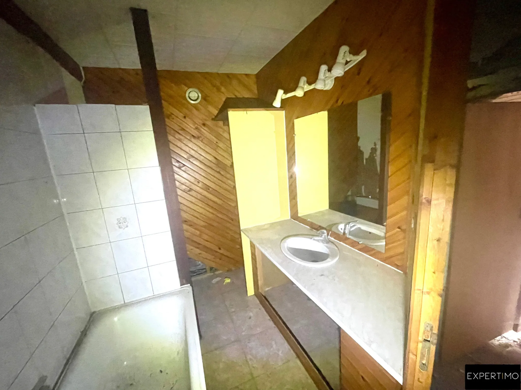 Maison à rénover à Dieupentale – 170 m² habitables, jardin et garage 