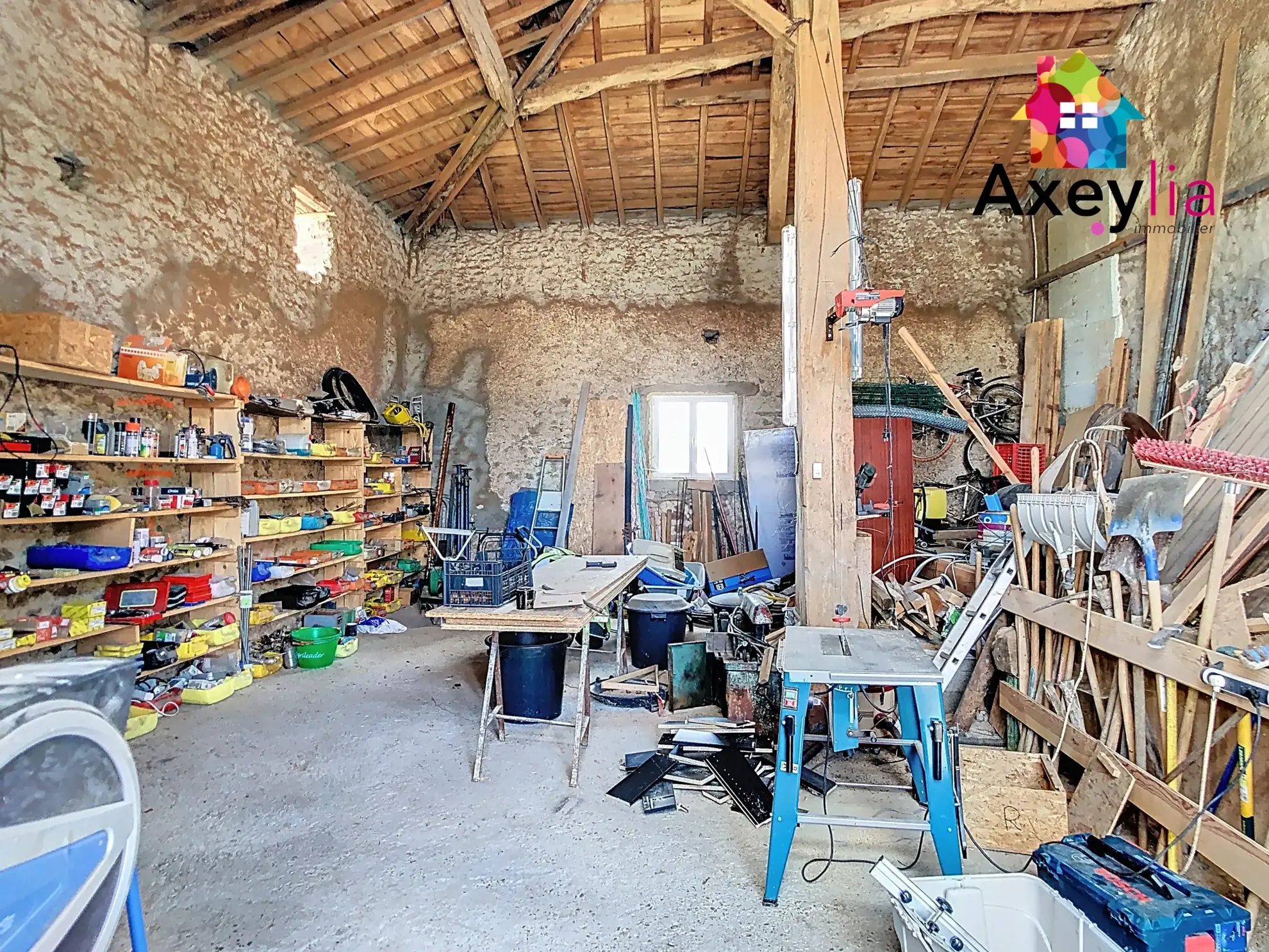 Maison en pierre rénovée à Lentigny avec terrasse, garage et vue campagne 