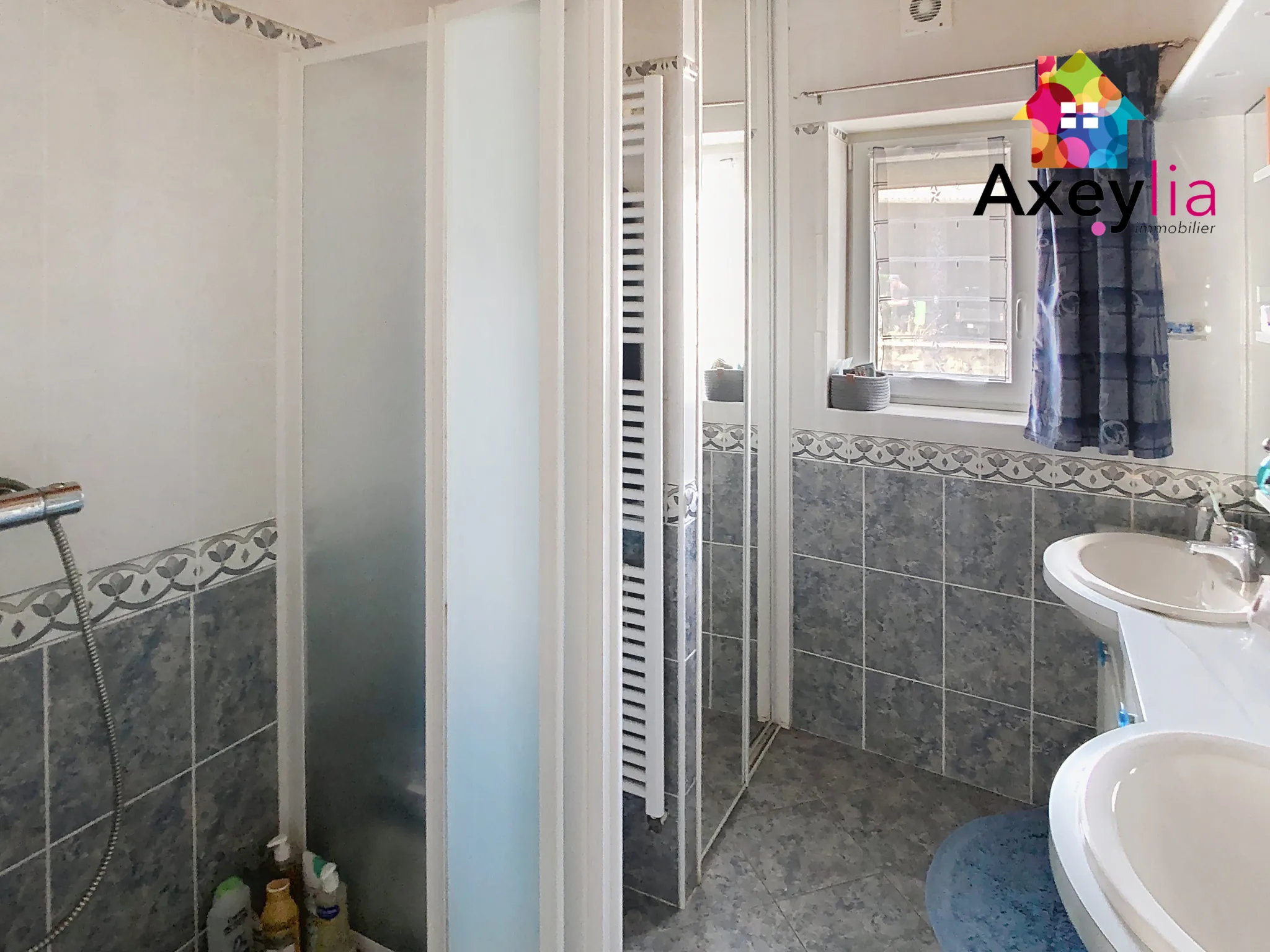 Maison en pierre rénovée à Lentigny avec terrasse, garage et vue campagne 