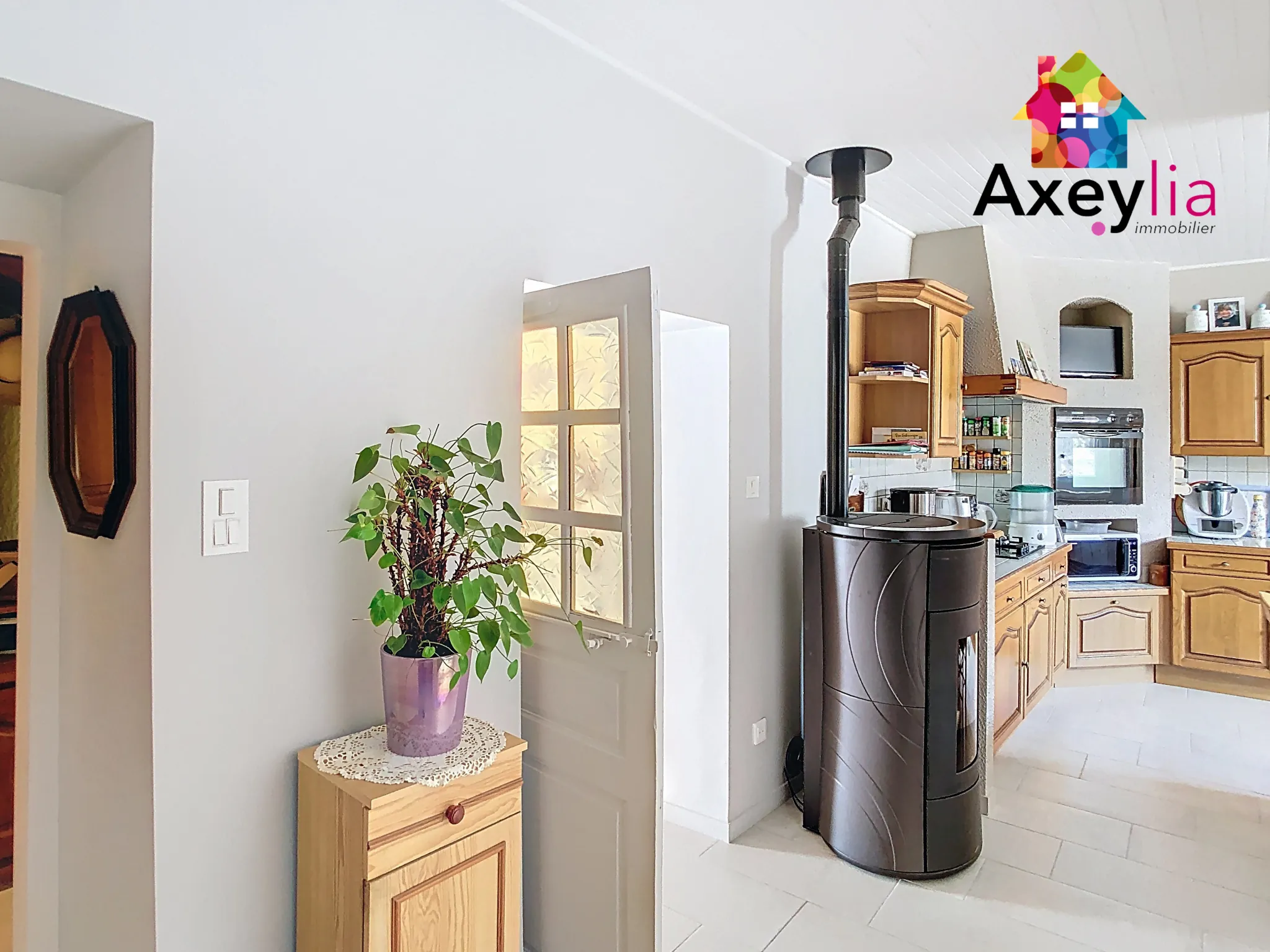 Maison en pierre rénovée à Lentigny avec terrasse, garage et vue campagne 