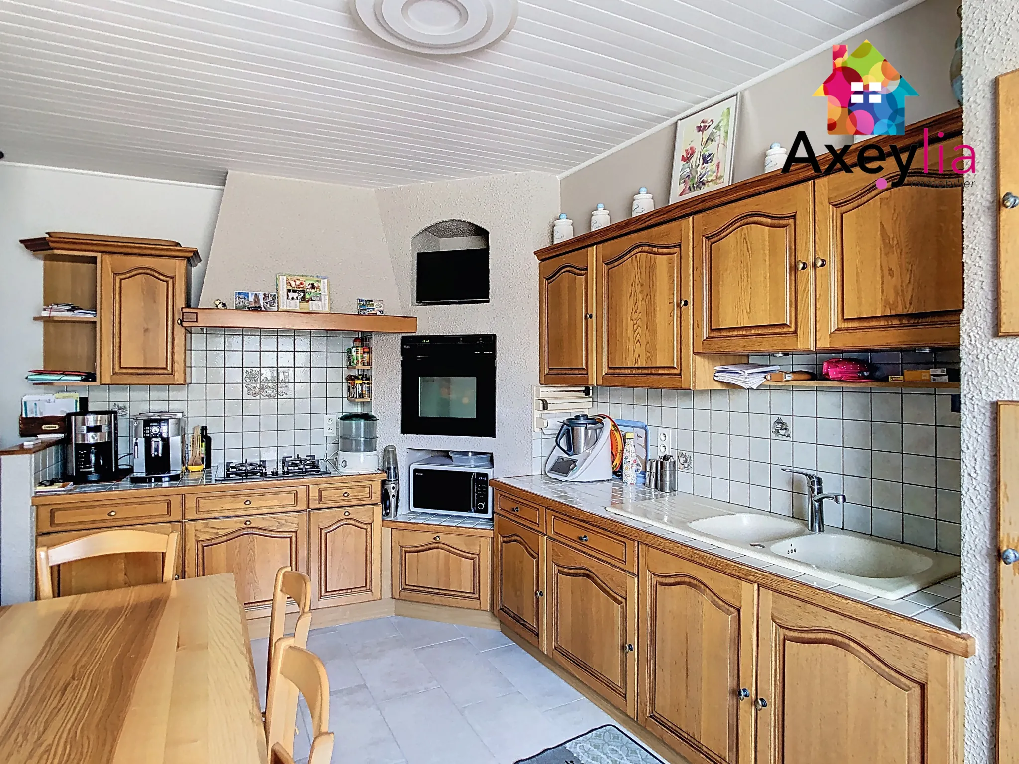 Maison en pierre rénovée à Lentigny avec terrasse, garage et vue campagne 