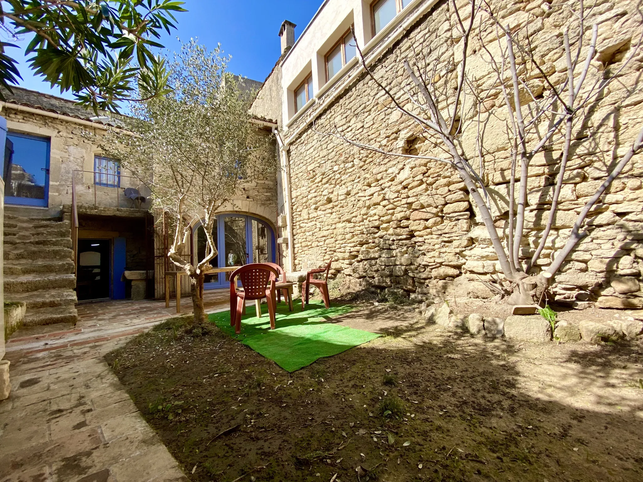 Charmante maison de village avec jardin à Boisseron, 3 chambres et dépendances 