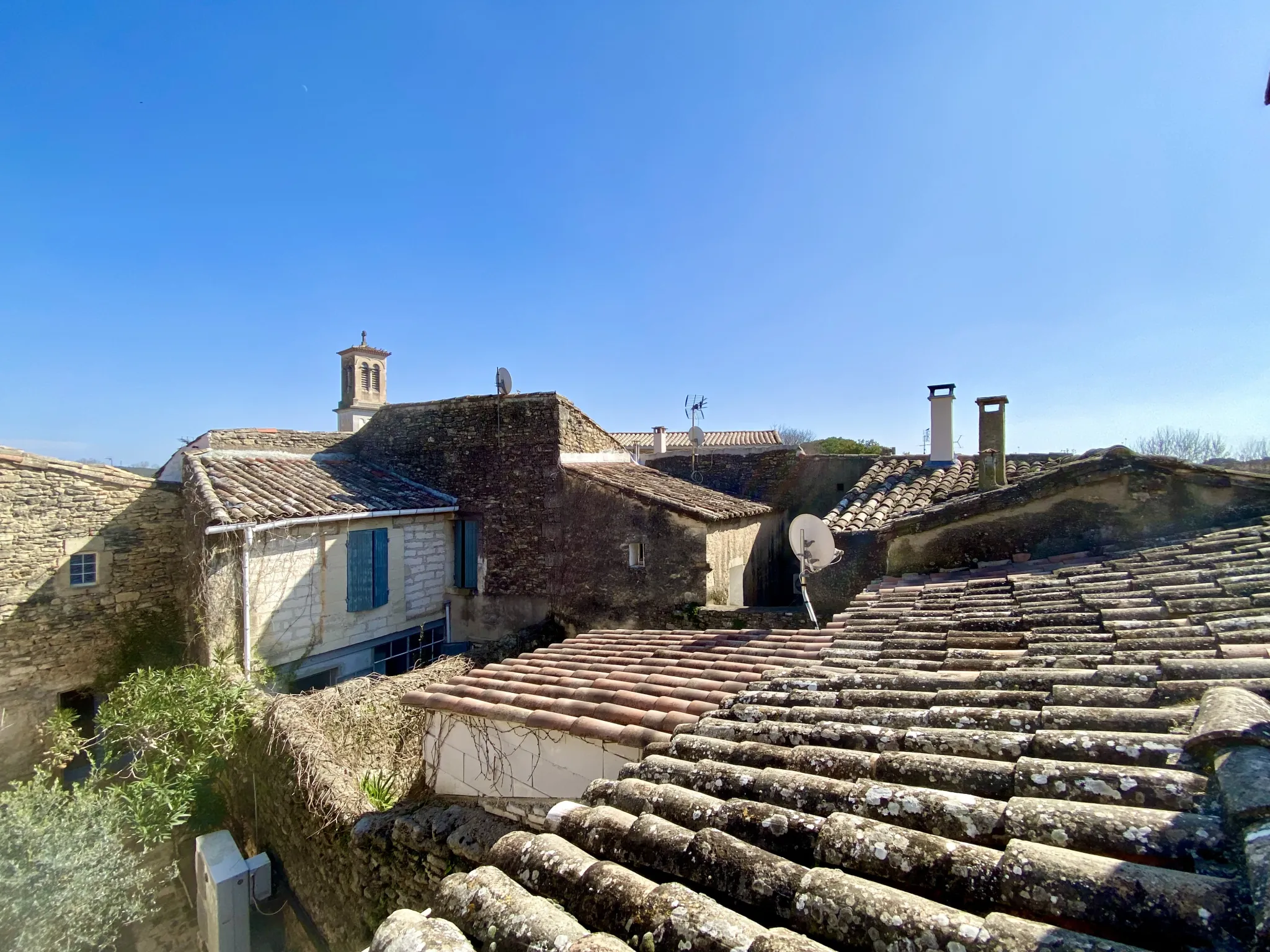 Charmante maison de village avec jardin à Boisseron, 3 chambres et dépendances 