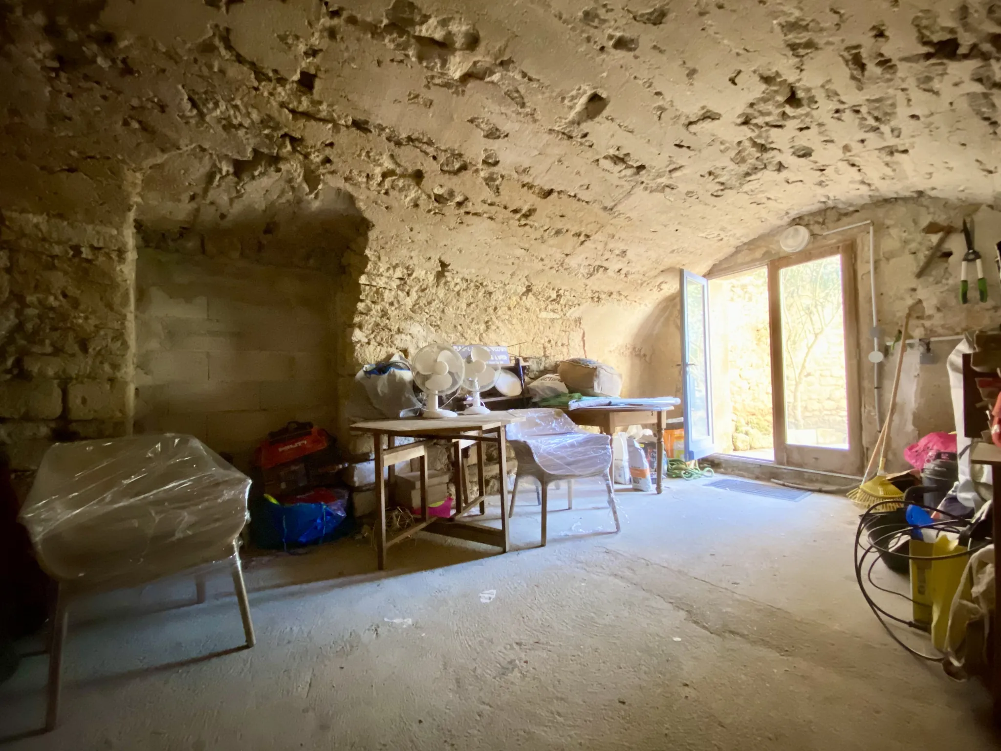 Charmante maison de village avec jardin à Boisseron, 3 chambres et dépendances 