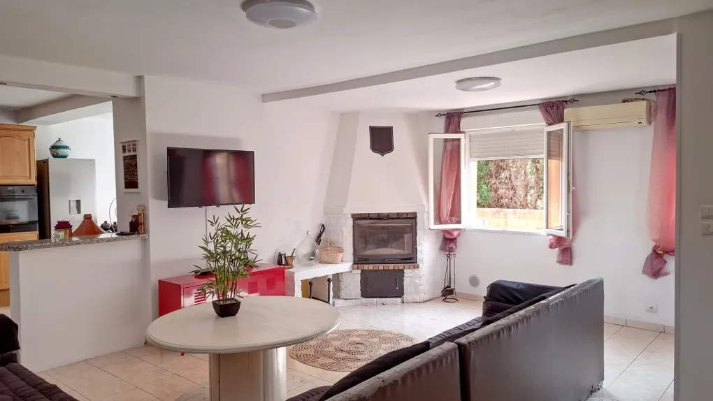 Charmante maison de 117 m² avec 4 chambres et garage à Saint Gilles