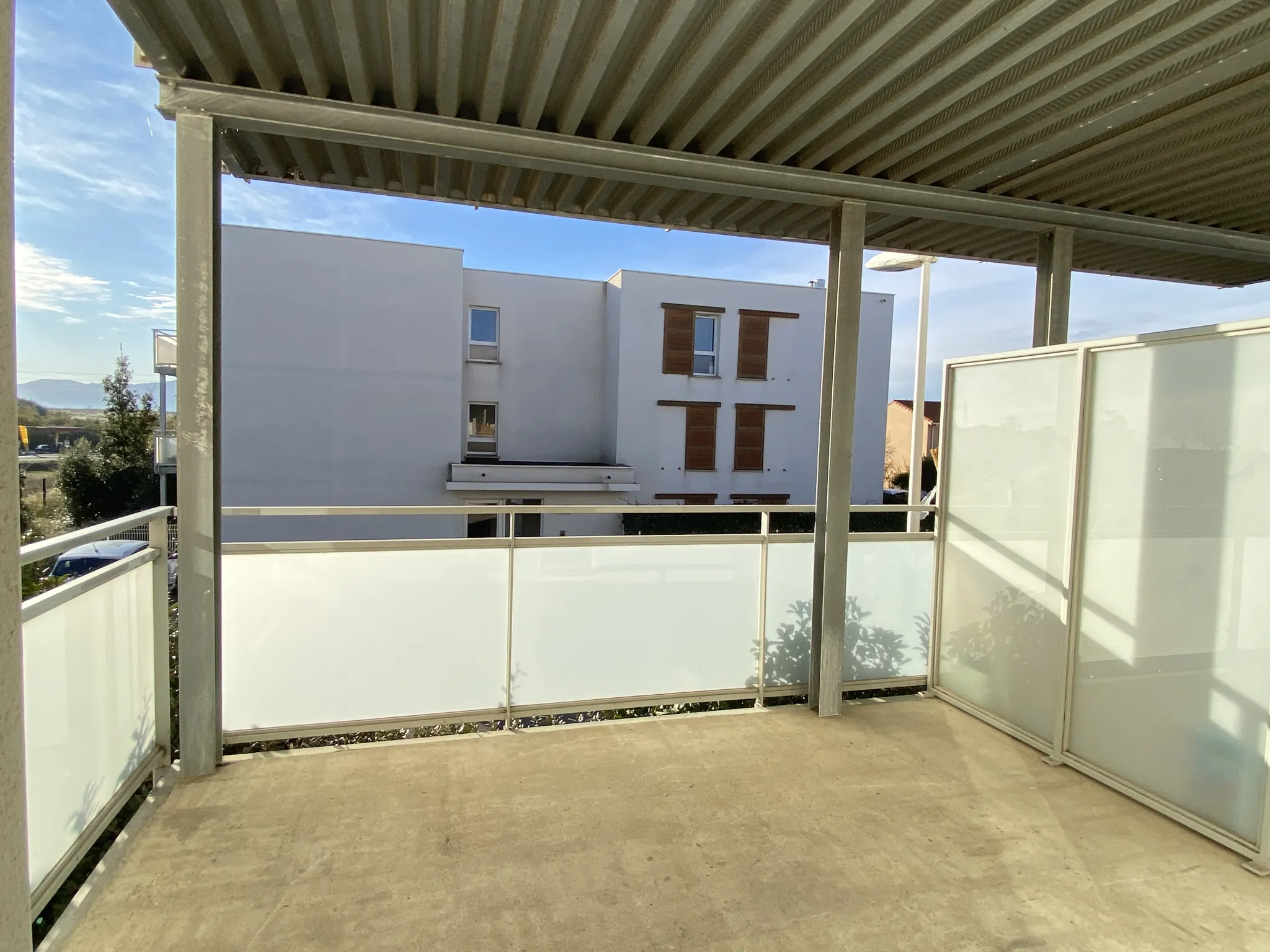 Appartement récent 2 pièces avec terrasse et parking à Perpignan sud 