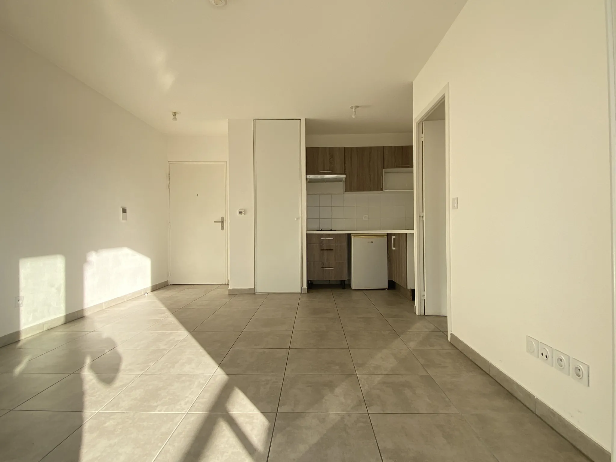 Appartement récent 2 pièces avec terrasse et parking à Perpignan sud 