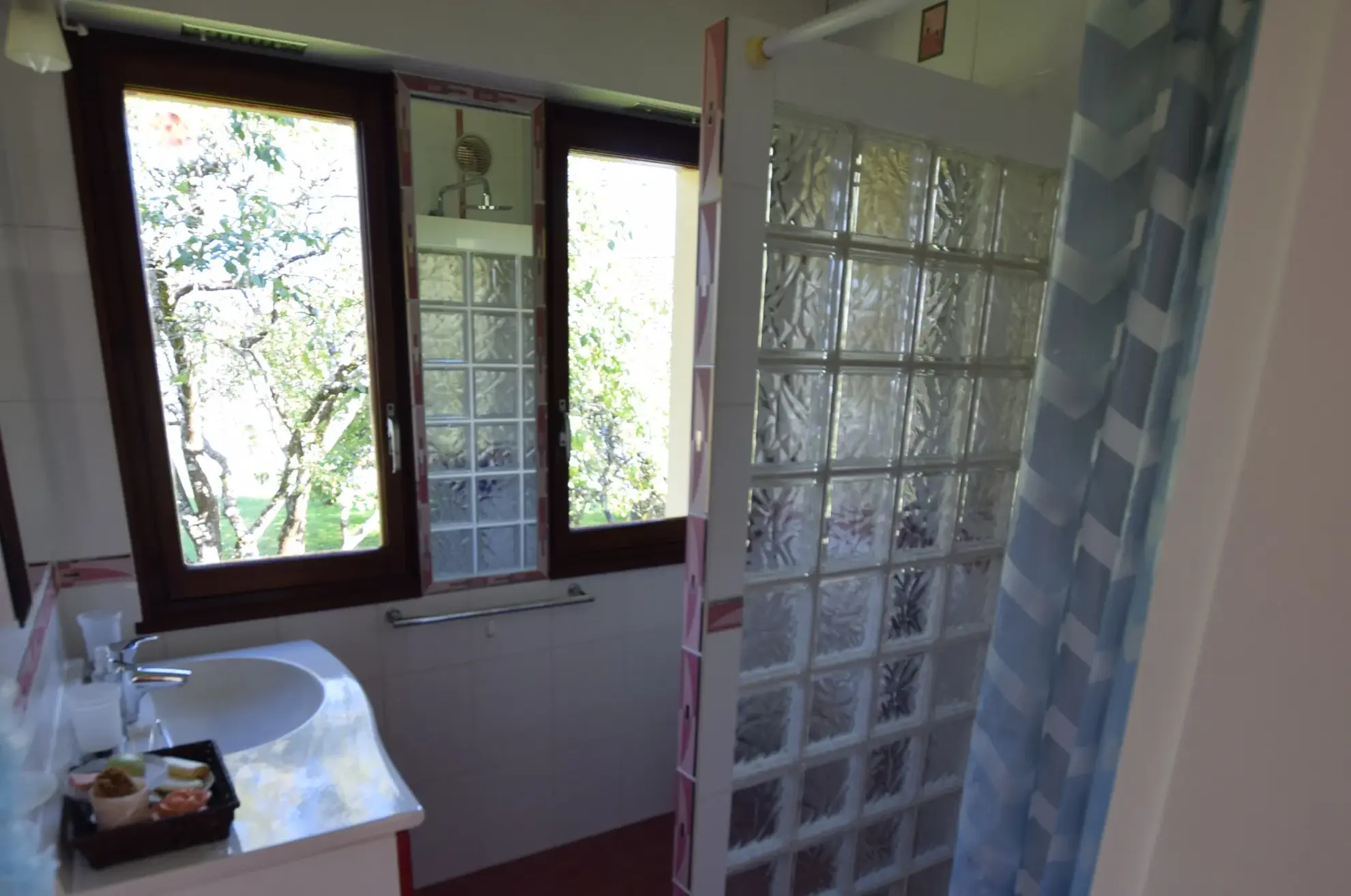 Maison moderne de plain-pied avec jardin et terrasse à Sainte Marie 