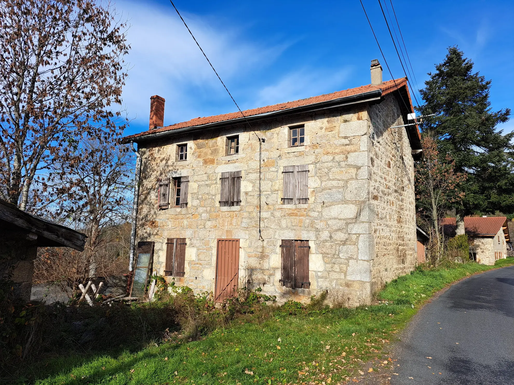 Maison en pierre à restaurer dans un charmant village montagnard - 93 m² 