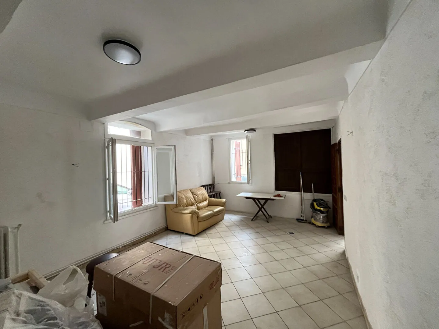 Maison de ville rénovée à Apt avec 4 chambres et garage - Opportunité d'investissement 