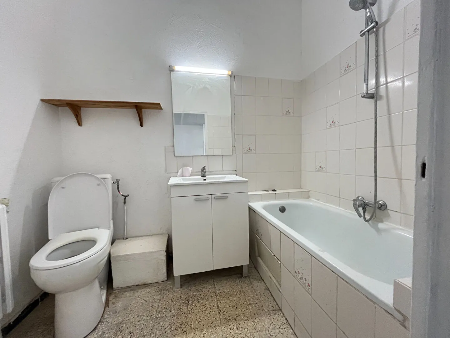 Maison de ville rénovée à Apt avec 4 chambres et garage - Opportunité d'investissement 