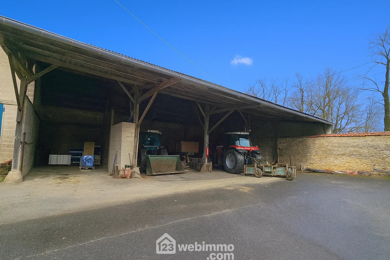 Belle ferme de 264 m² avec dépendances et potentiel à Rumont 