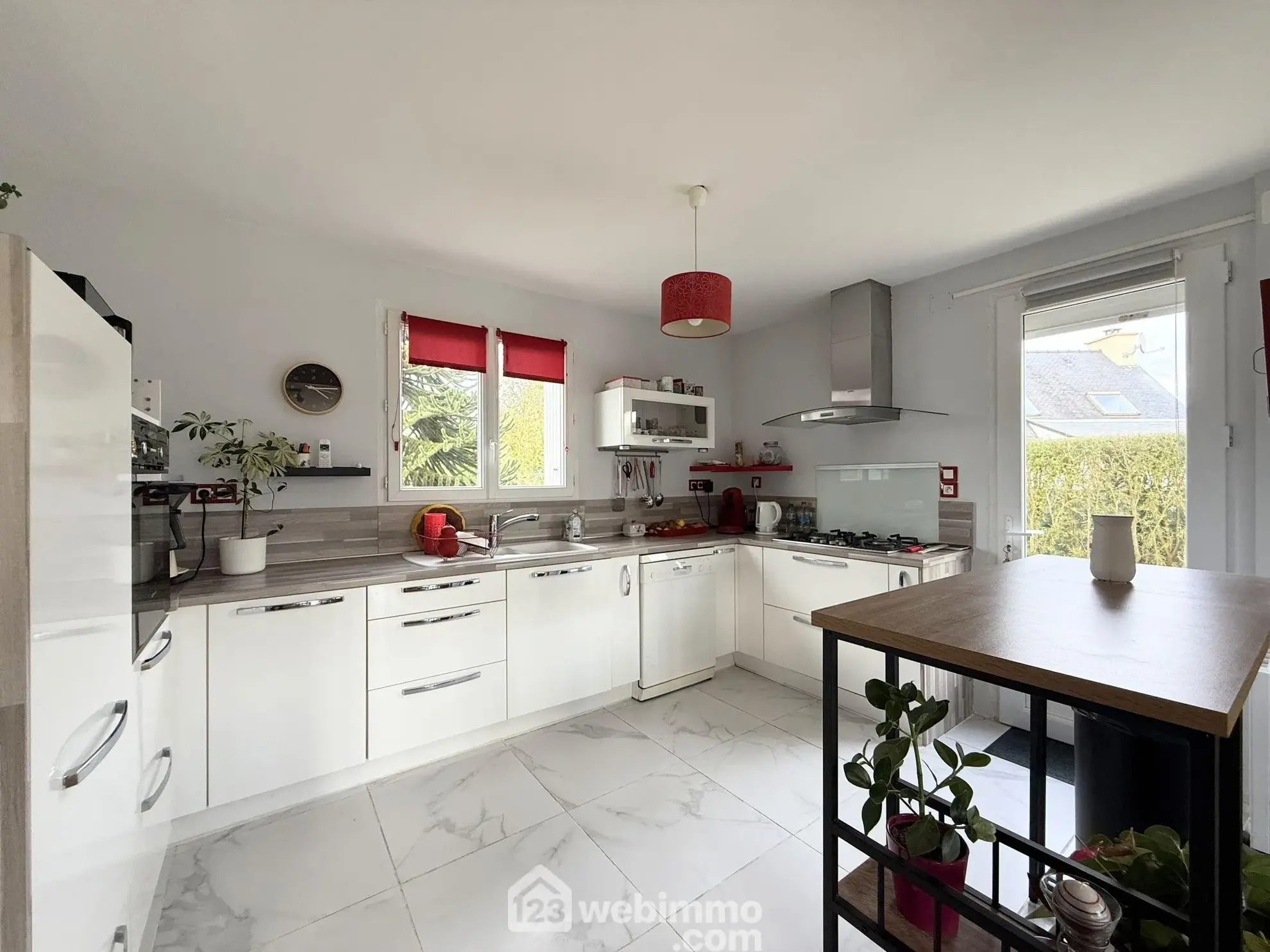 Maison familiale de 116 m² à Ploulec'h avec jardin clos et dépendance 