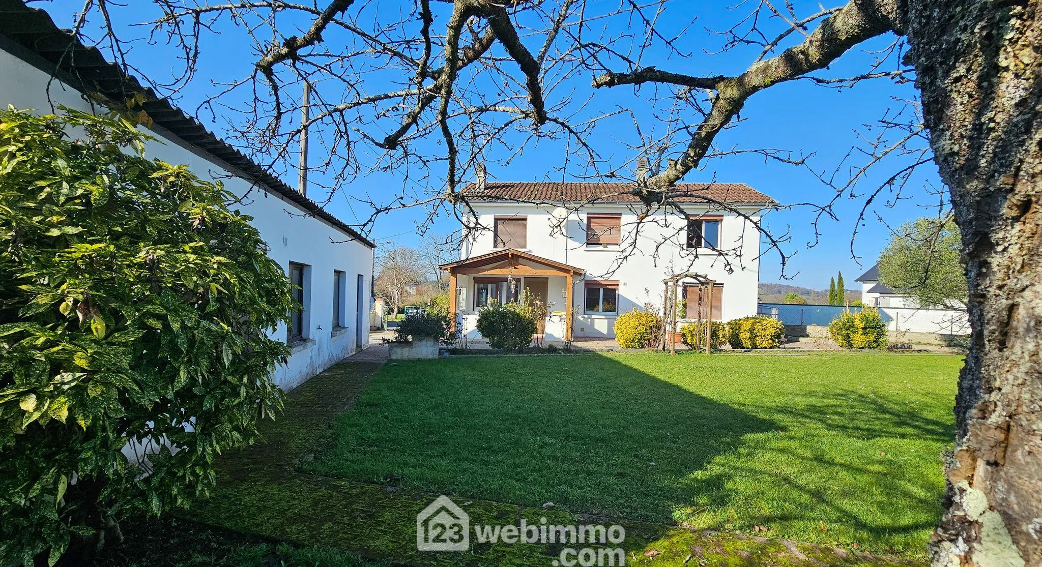 Charmante maison de 113 m² à Asson avec vue et grand jardin