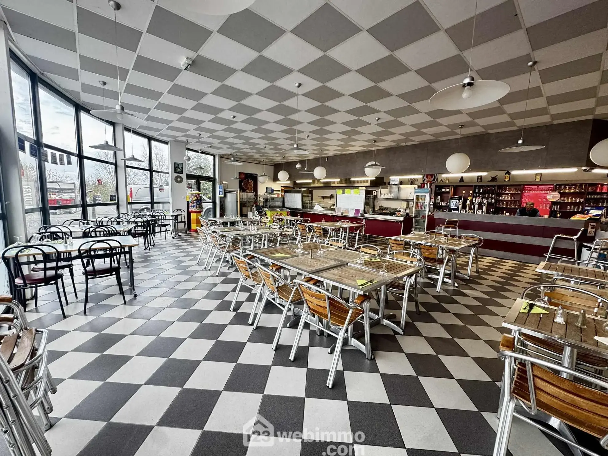 Fonds de commerce prêt à l'emploi à Fresnoy-le-Grand en galerie commerciale 