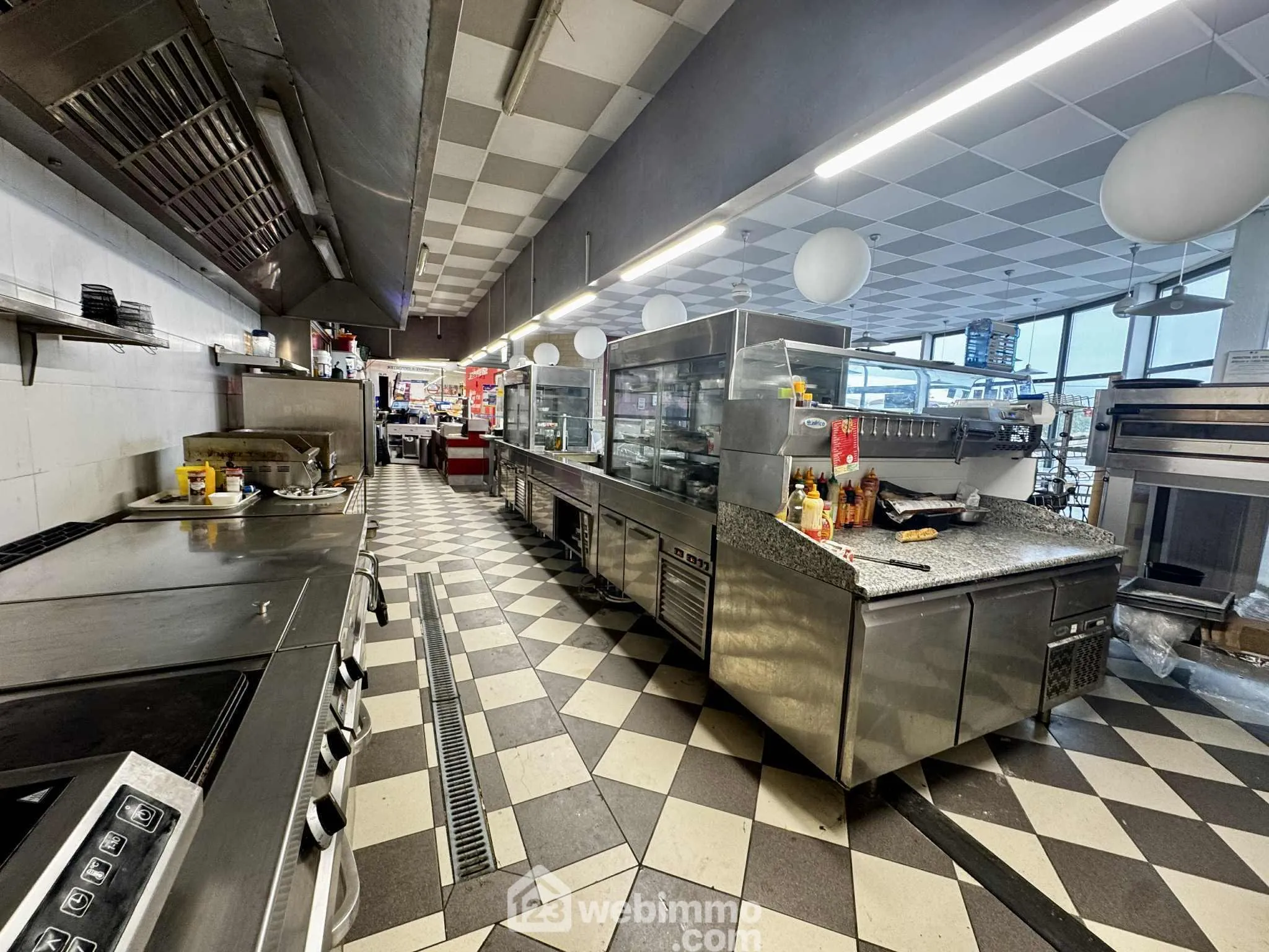 Fonds de commerce prêt à l'emploi à Fresnoy-le-Grand en galerie commerciale 