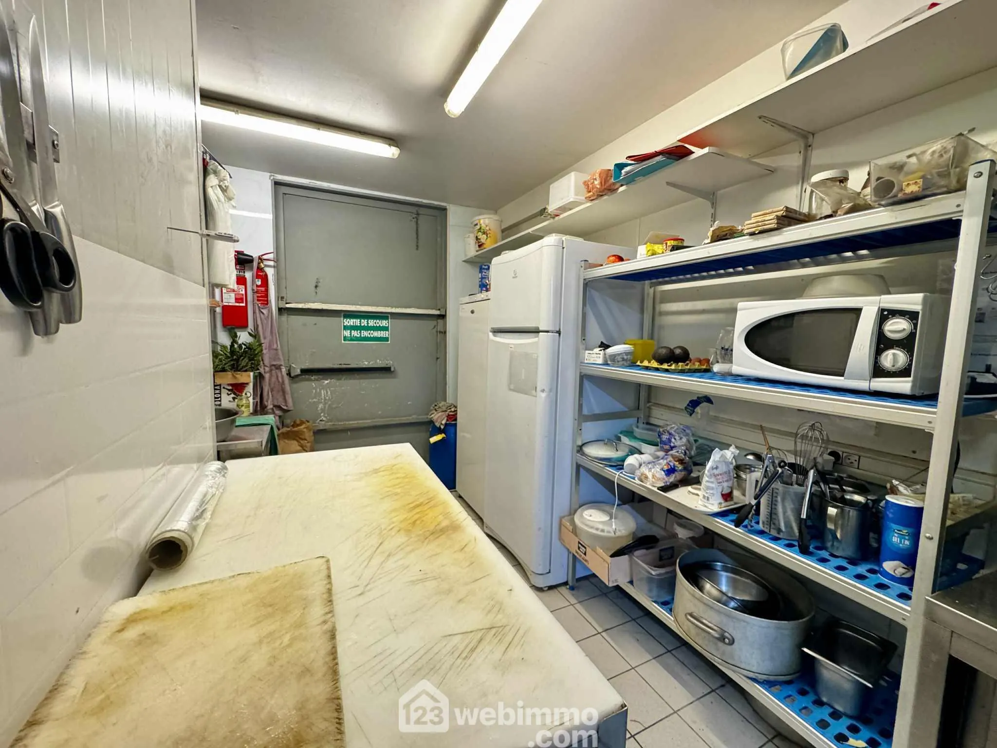 Fonds de commerce prêt à l'emploi à Fresnoy-le-Grand en galerie commerciale 