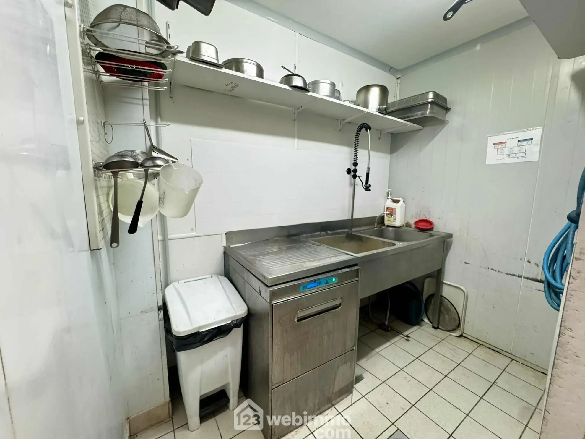 Fonds de commerce prêt à l'emploi à Fresnoy-le-Grand en galerie commerciale 