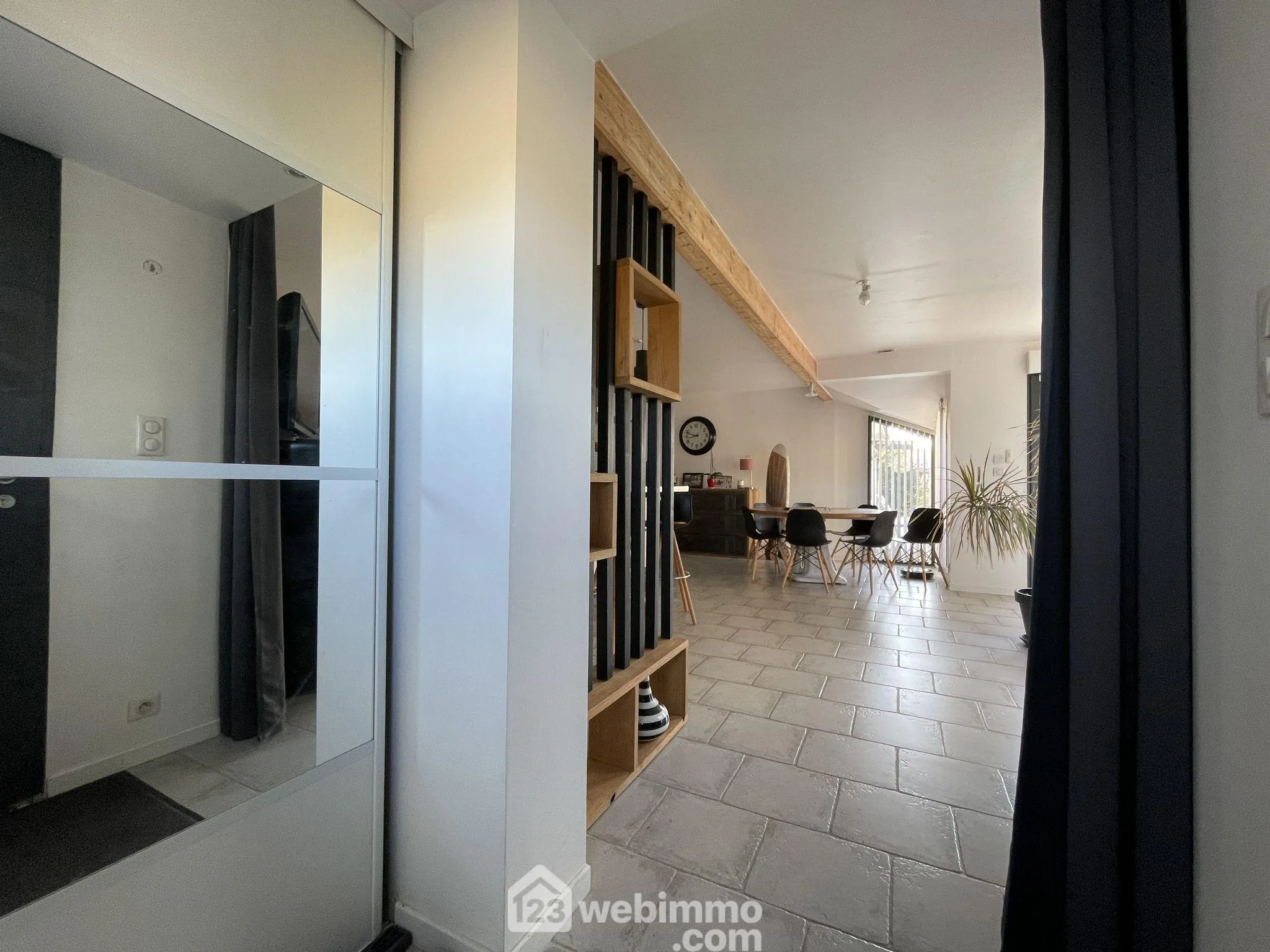 Maison 165 m² à Naintré avec piscine, terrasse et 4 chambres - Vente immobilière 