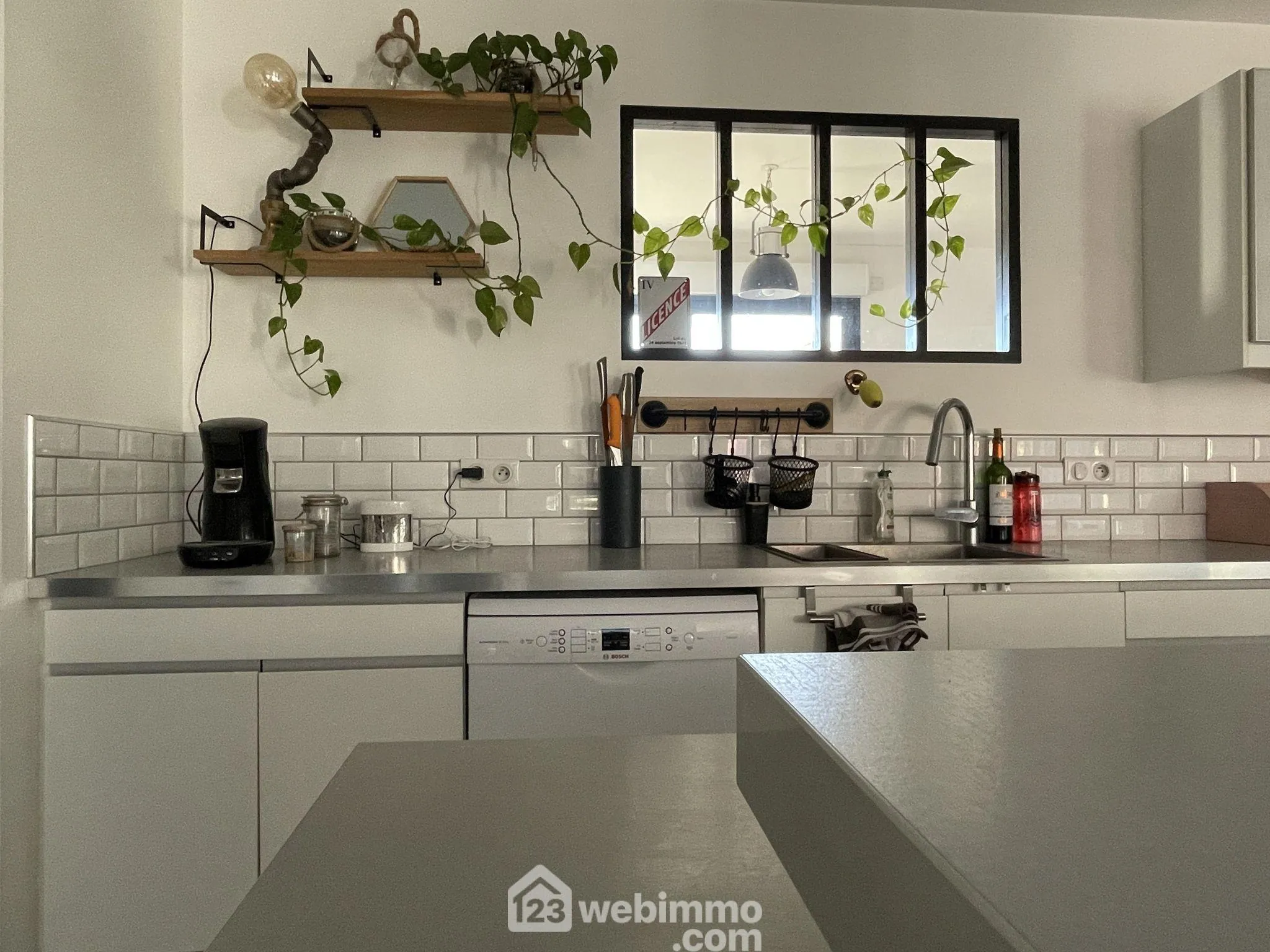 Maison 165 m² à Naintré avec piscine, terrasse et 4 chambres - Vente immobilière 