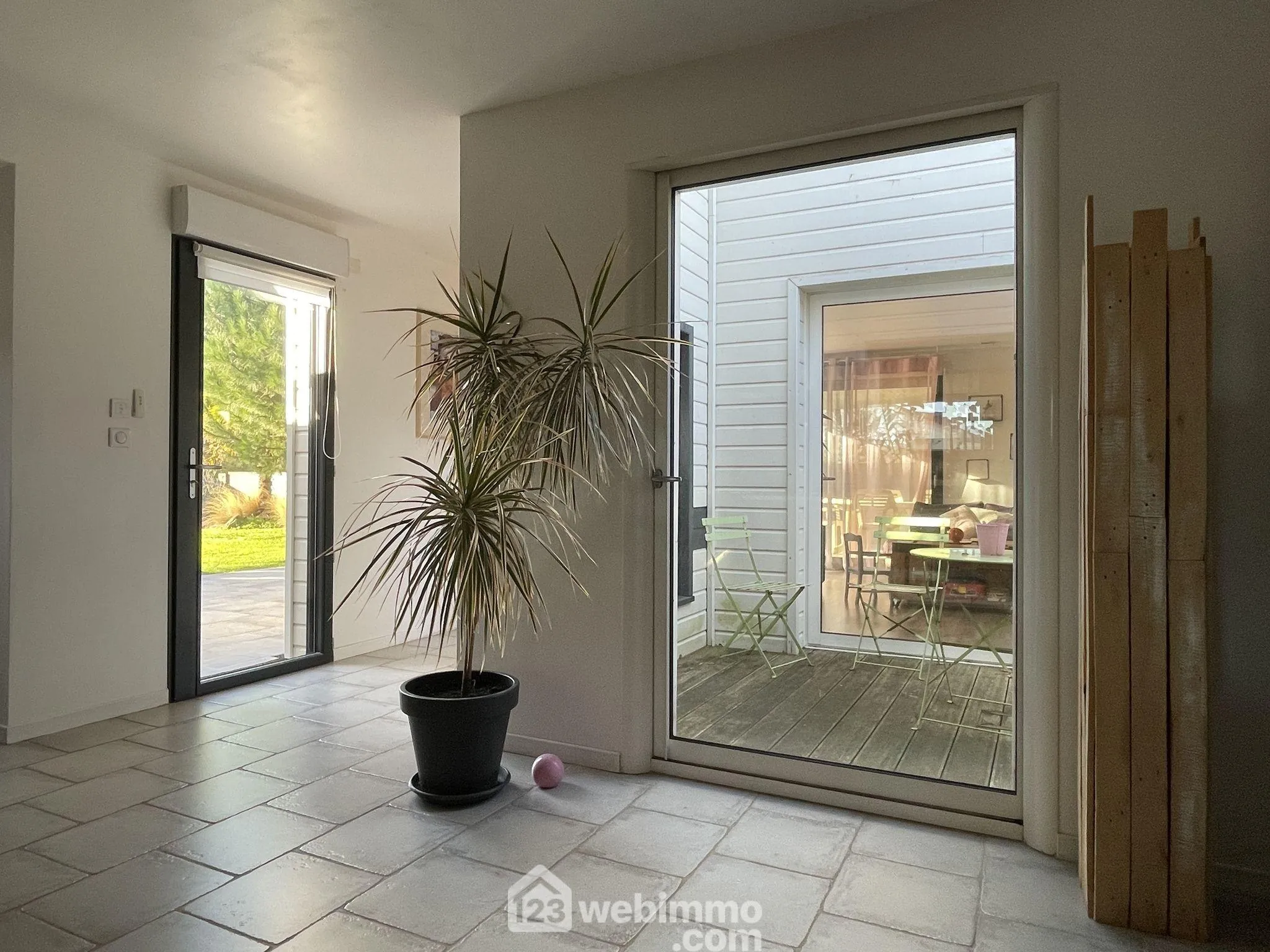 Maison 165 m² à Naintré avec piscine, terrasse et 4 chambres - Vente immobilière 