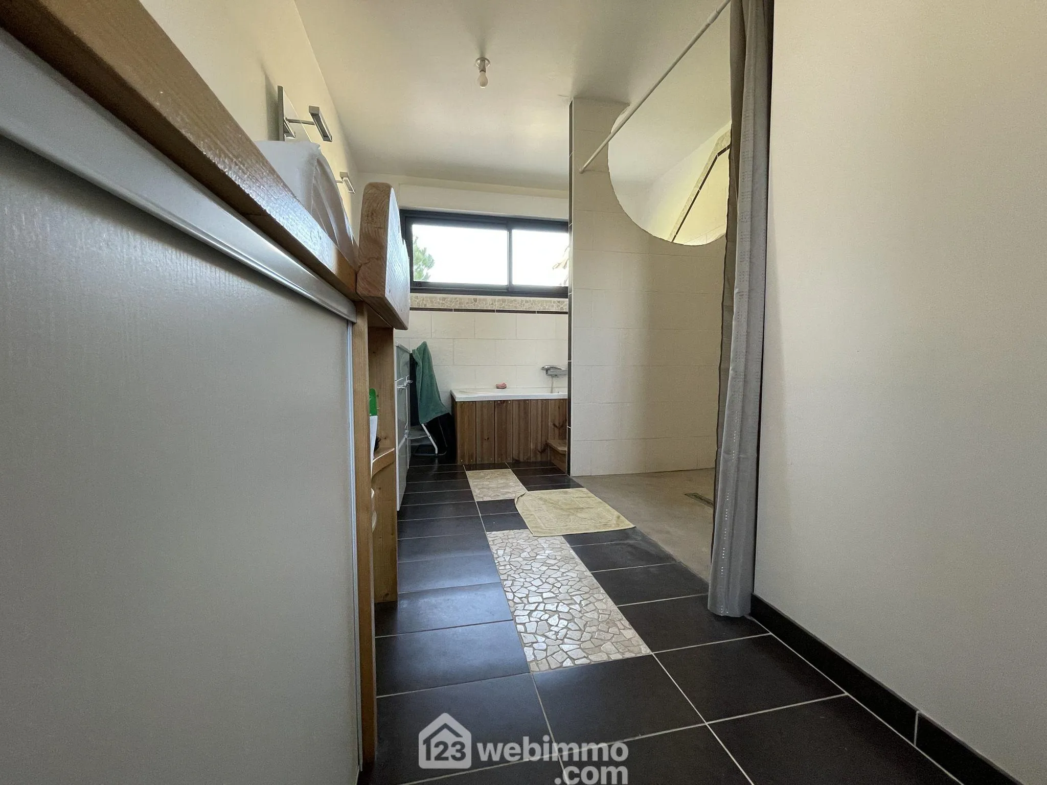 Maison 165 m² à Naintré avec piscine, terrasse et 4 chambres - Vente immobilière 