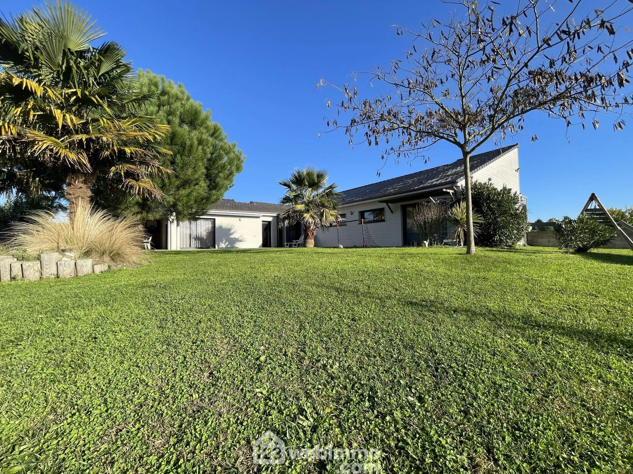 Maison 165 m² à Naintré avec piscine, terrasse et 4 chambres - Vente immobilière 