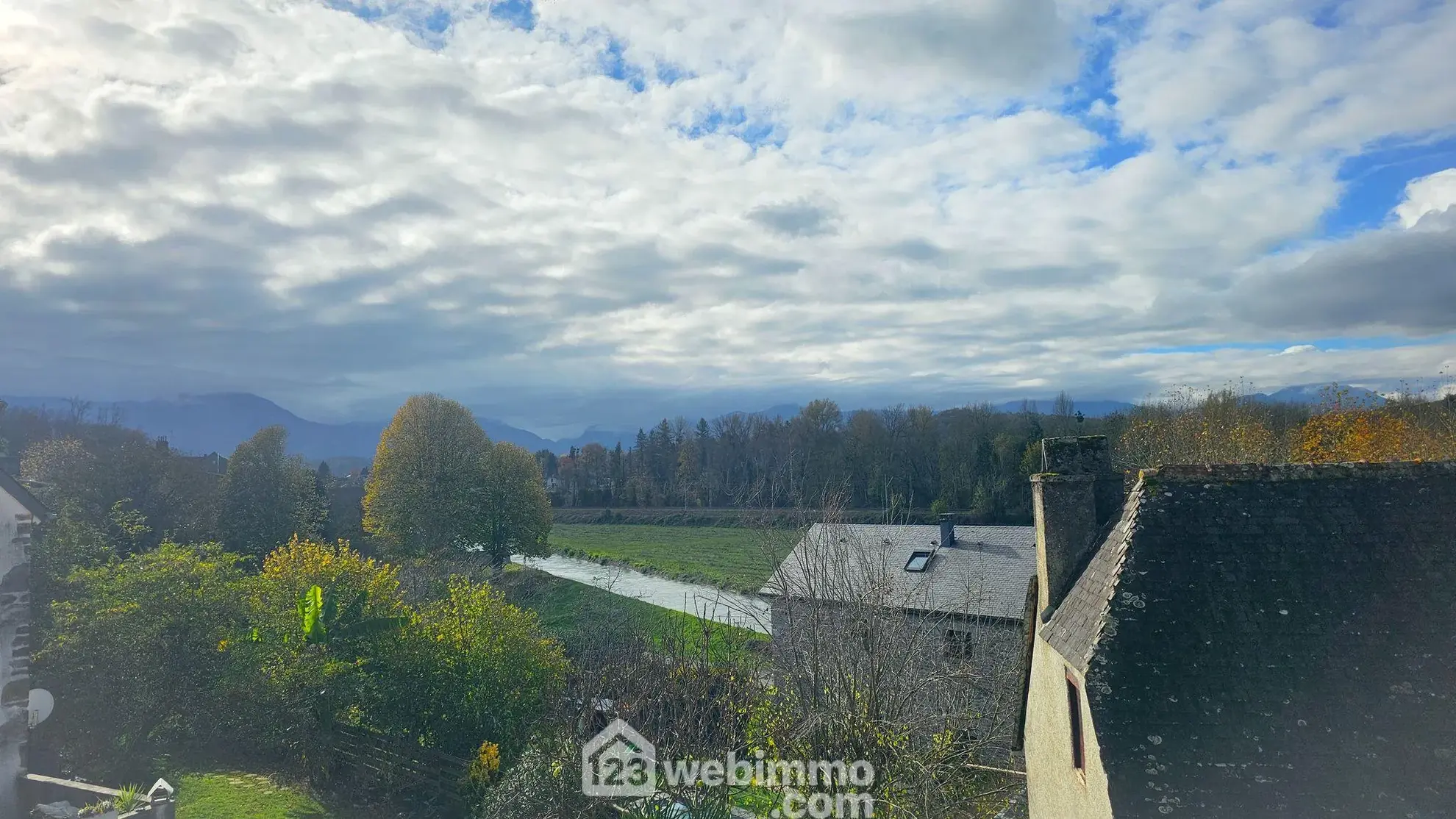 Charmante maison de bourg à Coarraze avec extérieur et faible consommation énergétique 
