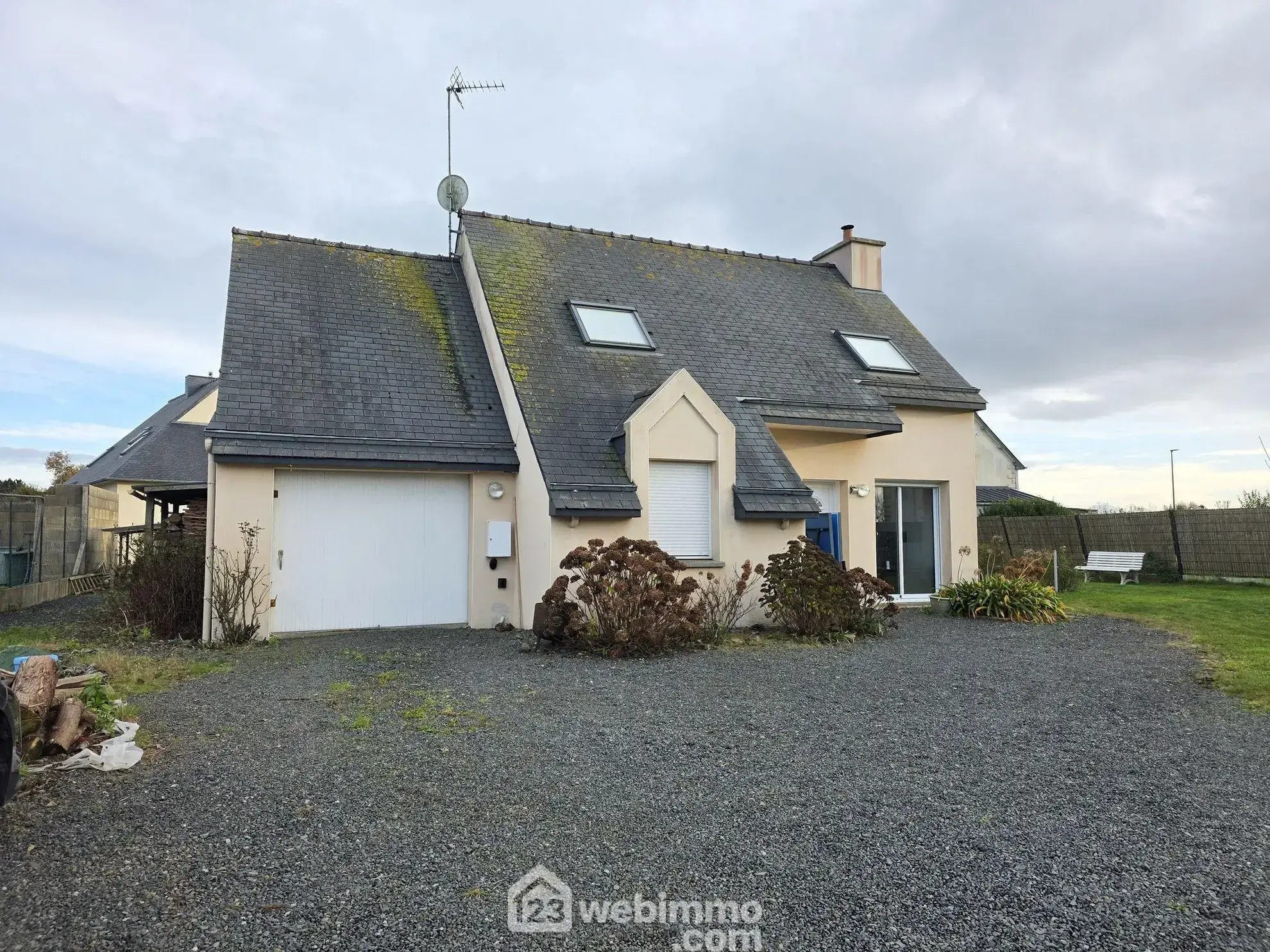 Maison lumineuse de plain-pied à POMMERIT-JAUDY – 910 m² de terrain 