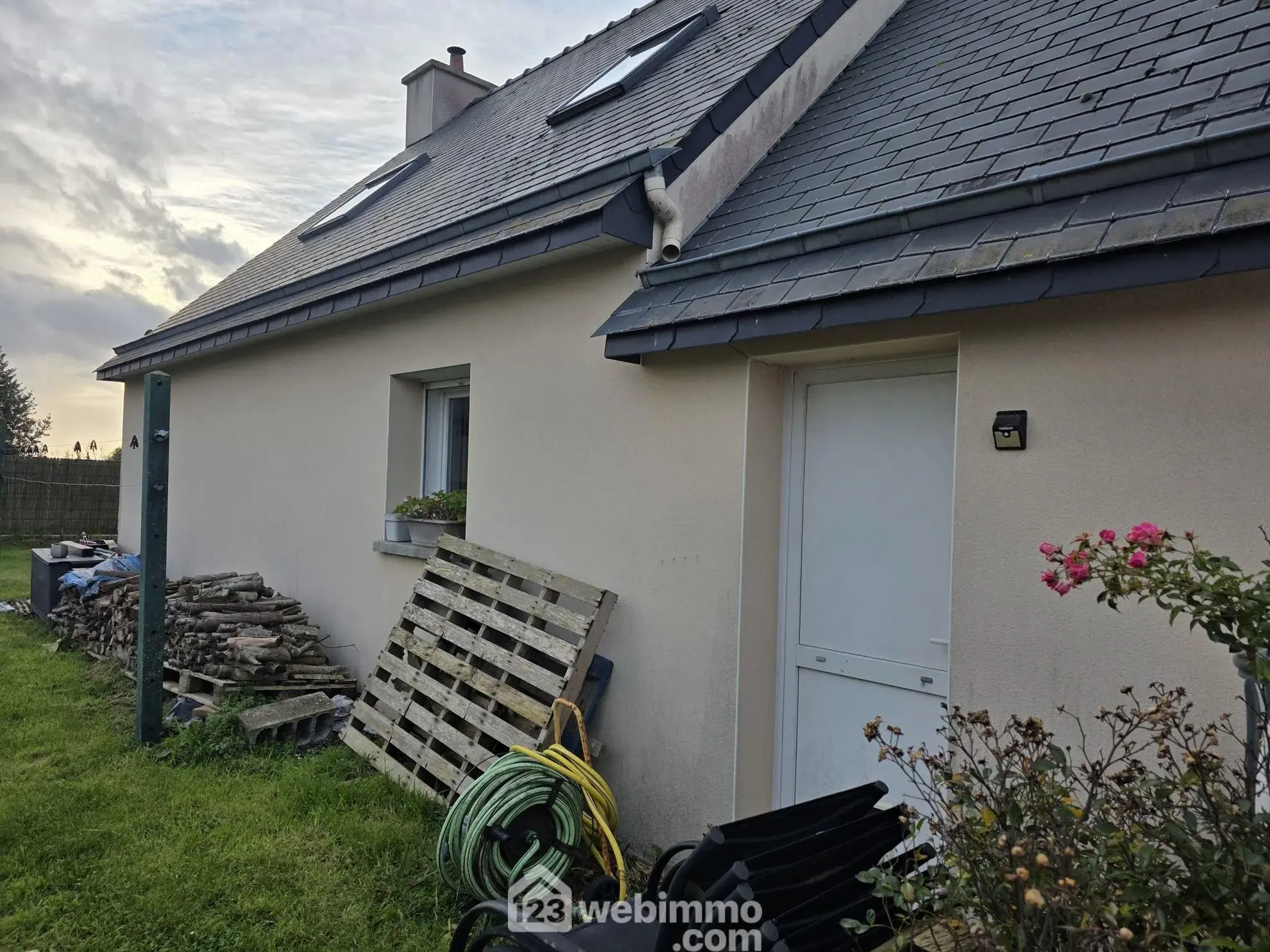 Maison lumineuse de plain-pied à POMMERIT-JAUDY – 910 m² de terrain 