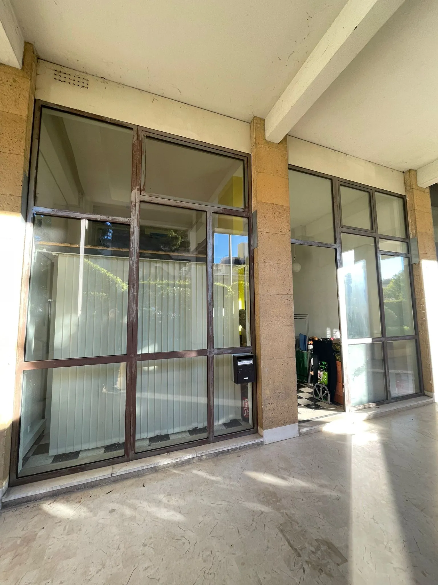 Local commercial de 97 m² à Marseille, emplacement stratégique, idéal pour activité professionnelle 