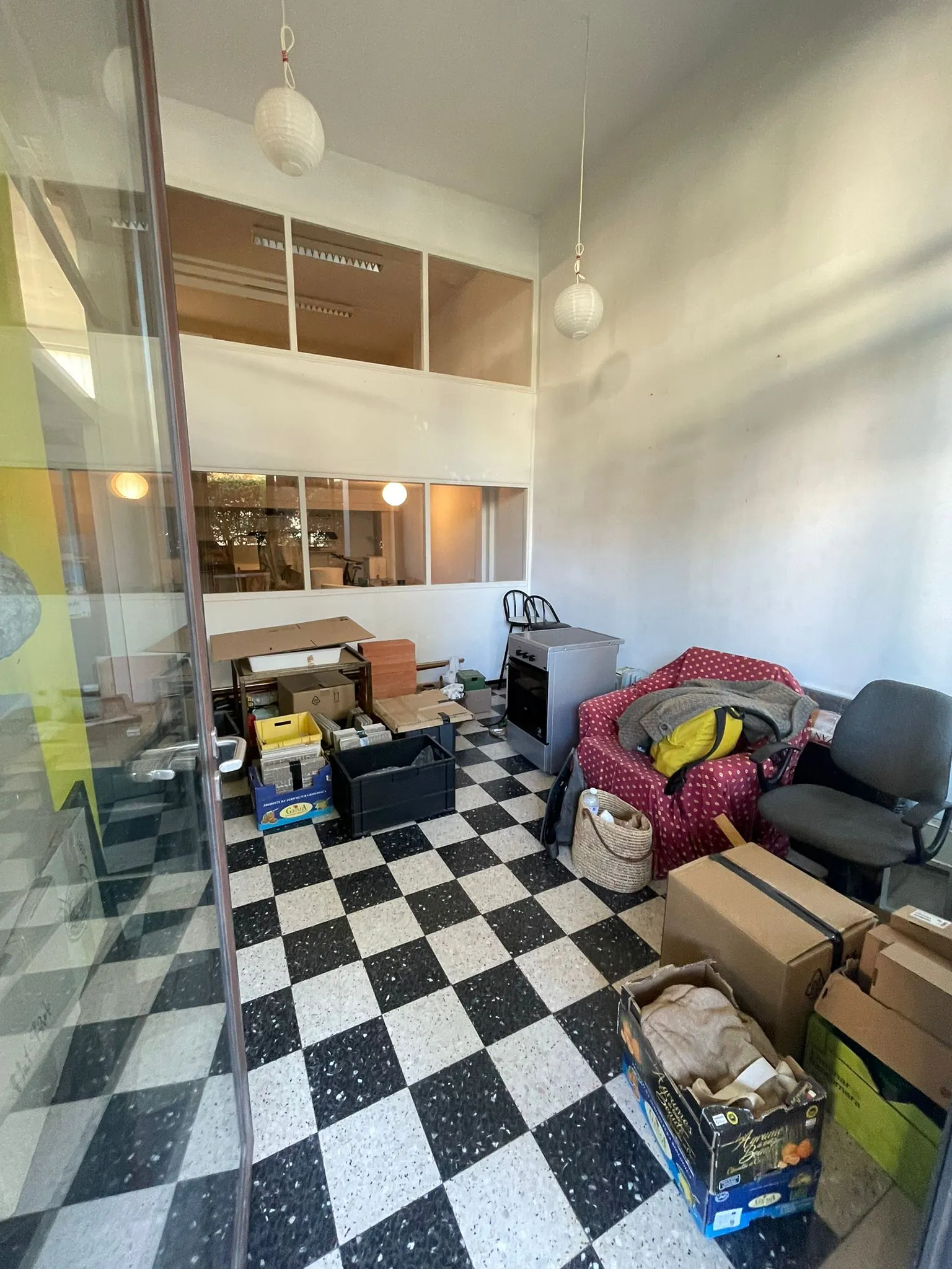 Local commercial de 97 m² à Marseille, emplacement stratégique, idéal pour activité professionnelle 