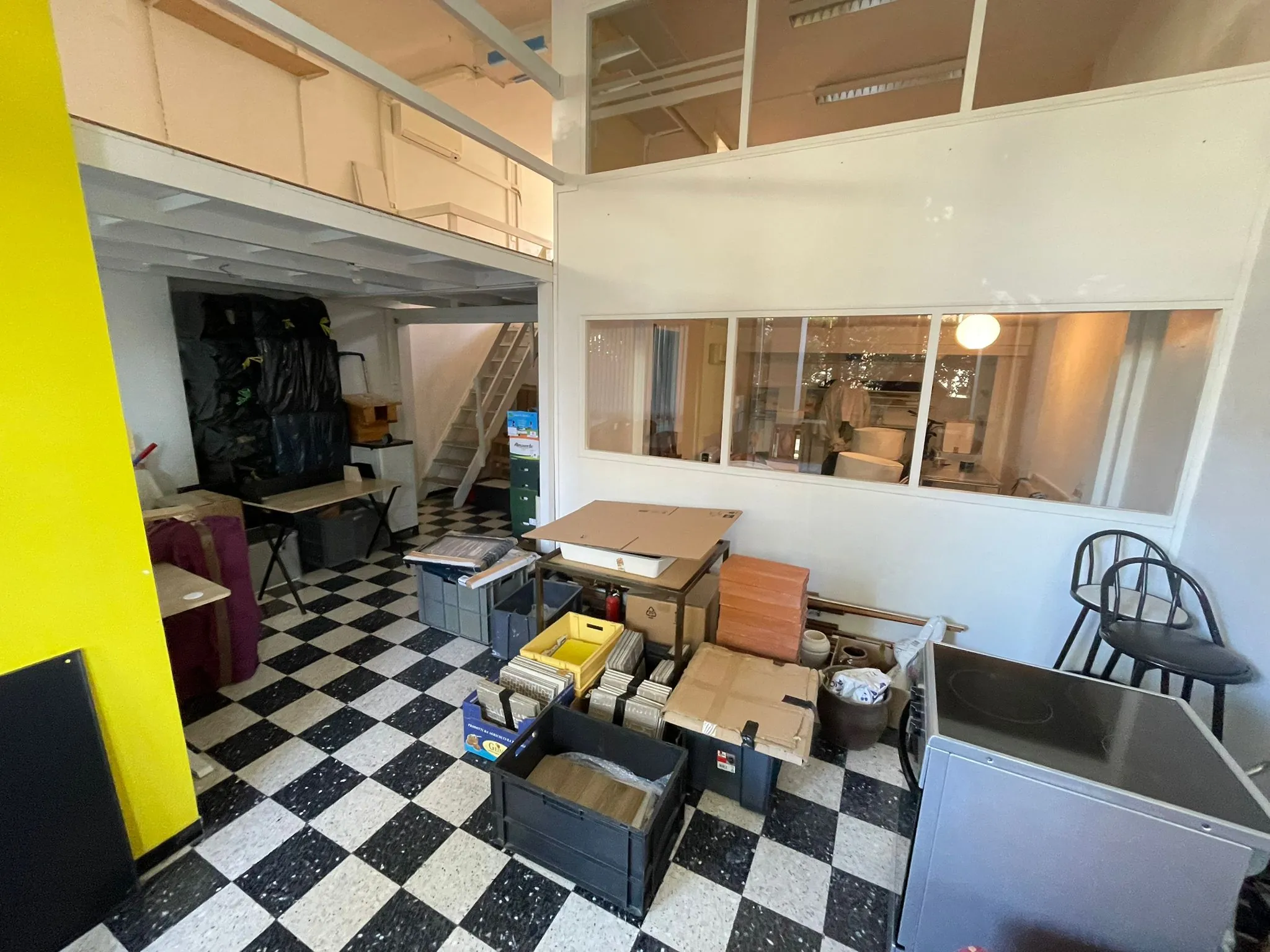 Local commercial de 97 m² à Marseille, idéal pour commerces ou bureaux 