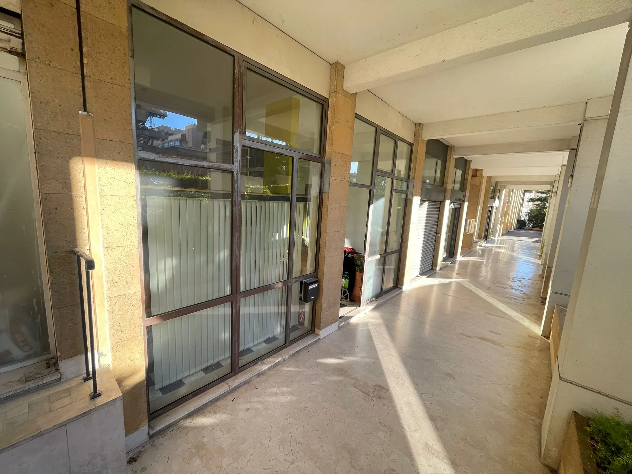 Local commercial de 97 m² à Marseille - Idéal pour commerce ou bureaux 