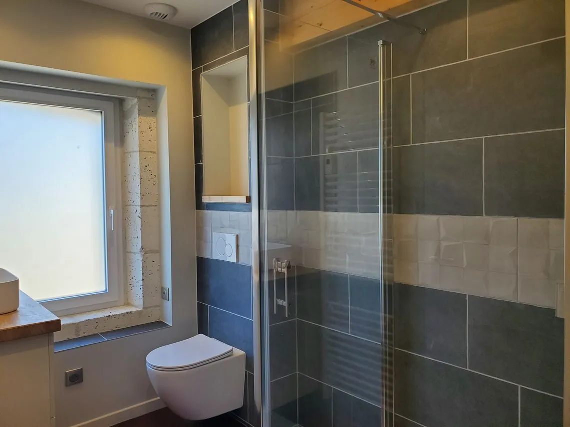 Maison loft rénovée avec piscine et 4 chambres à Gond Pontouvre proche Angoulême 