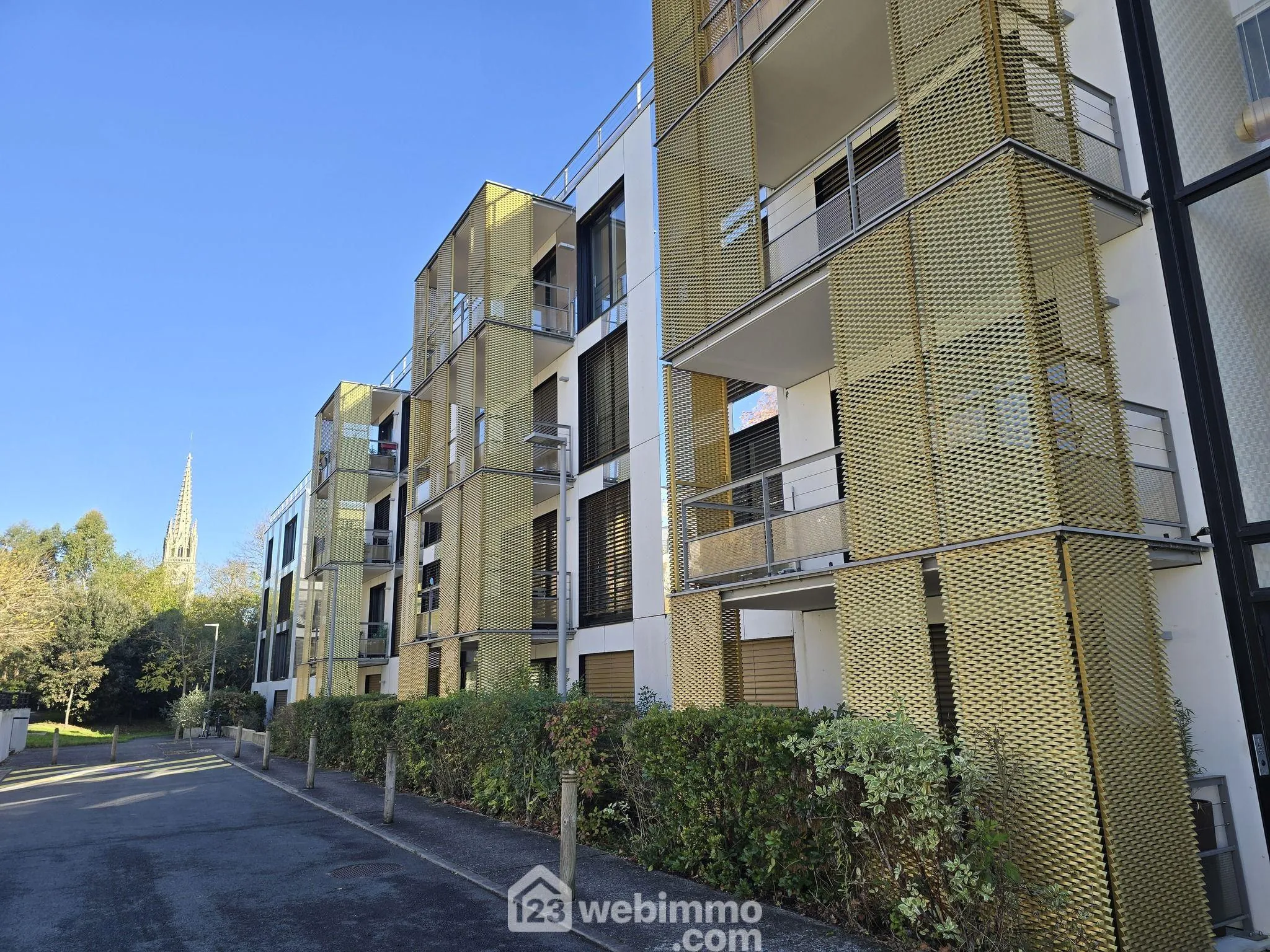 À vendre appartement T2 de 40 m² à Bordeaux Caudéran avec parking et balcon