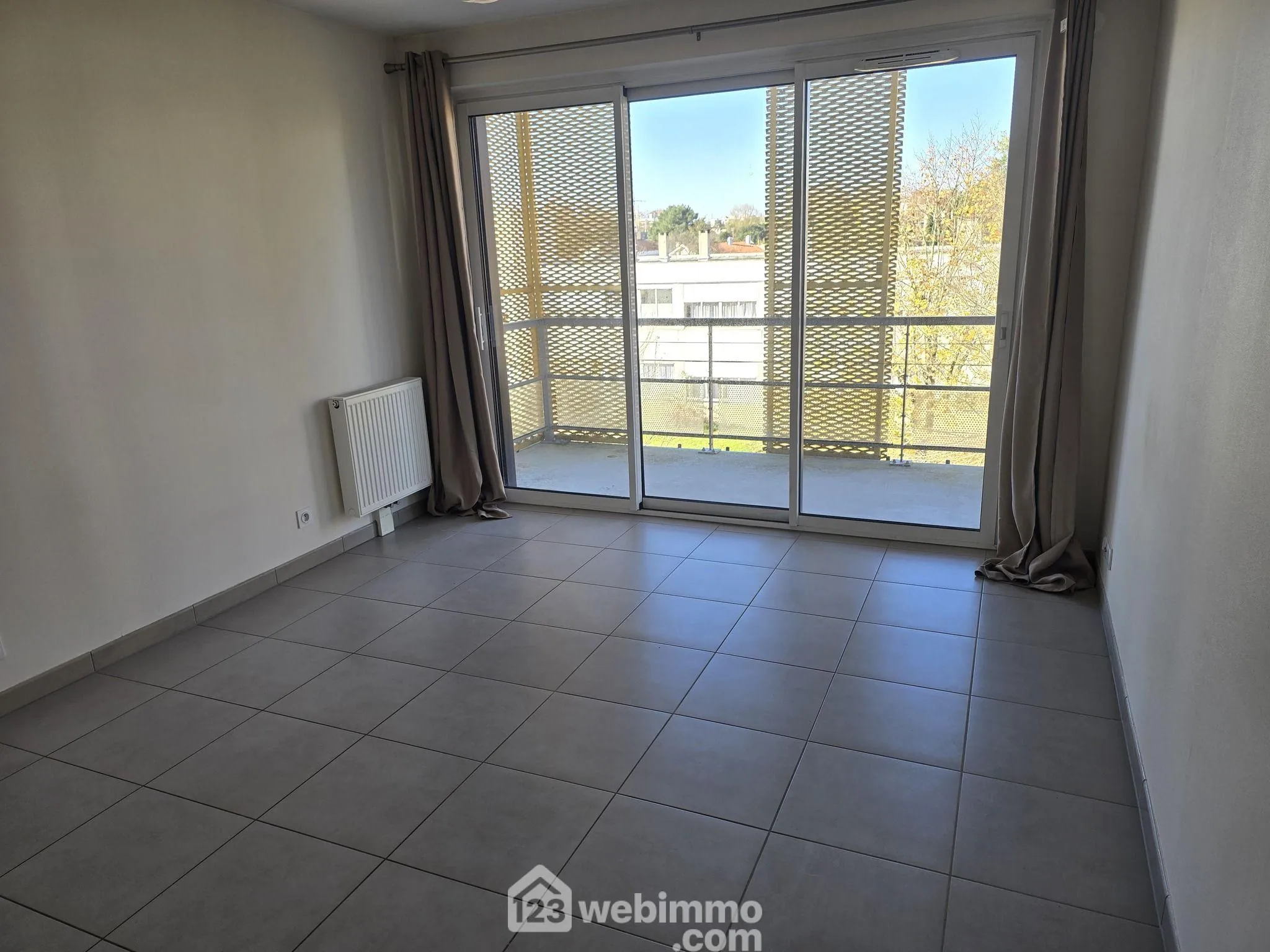 À vendre appartement T2 de 40 m² à Bordeaux Caudéran avec parking et balcon 