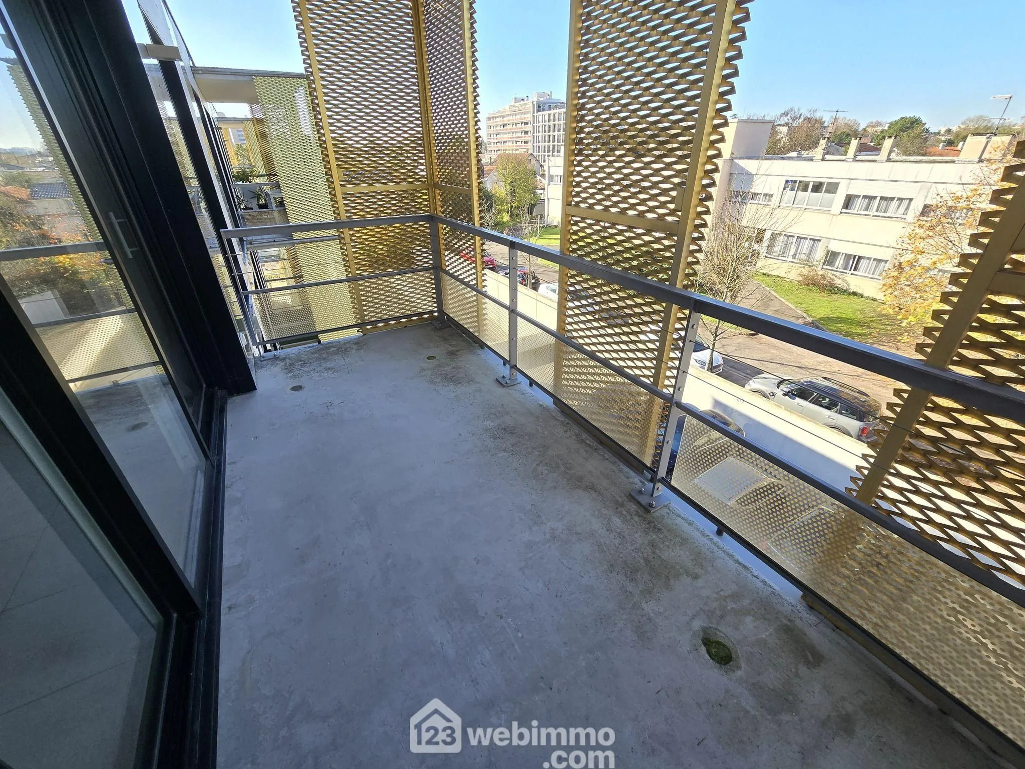 À vendre appartement T2 de 40 m² à Bordeaux Caudéran avec parking et balcon 