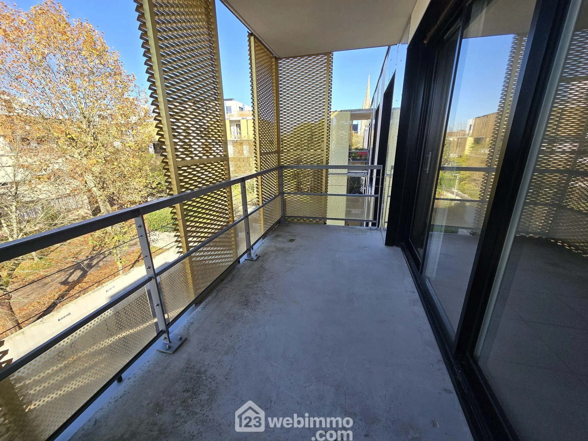 À vendre appartement T2 de 40 m² à Bordeaux Caudéran avec parking et balcon 