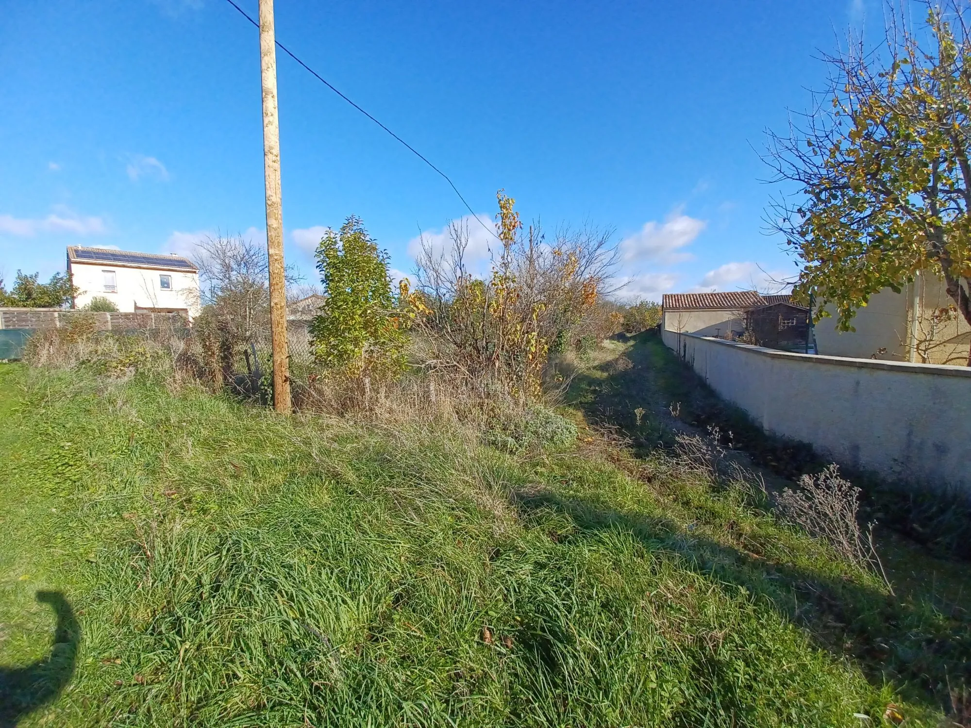 Terrain à bâtir de 1275 m² à Gaillac, proximité écoles et commodités 