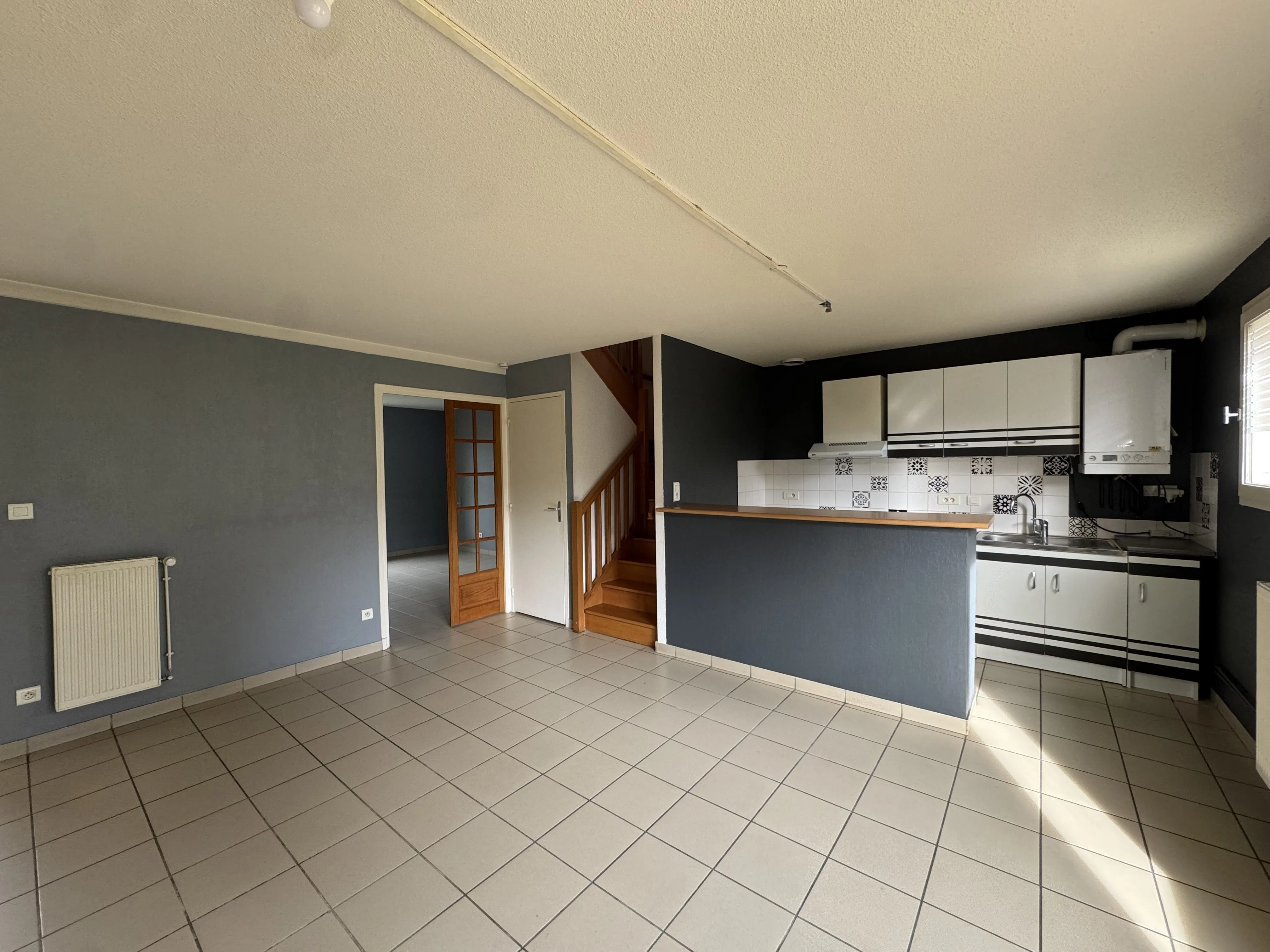 Maison mitoyenne de 90 m² à vendre à Marcigny, en centre-ville 