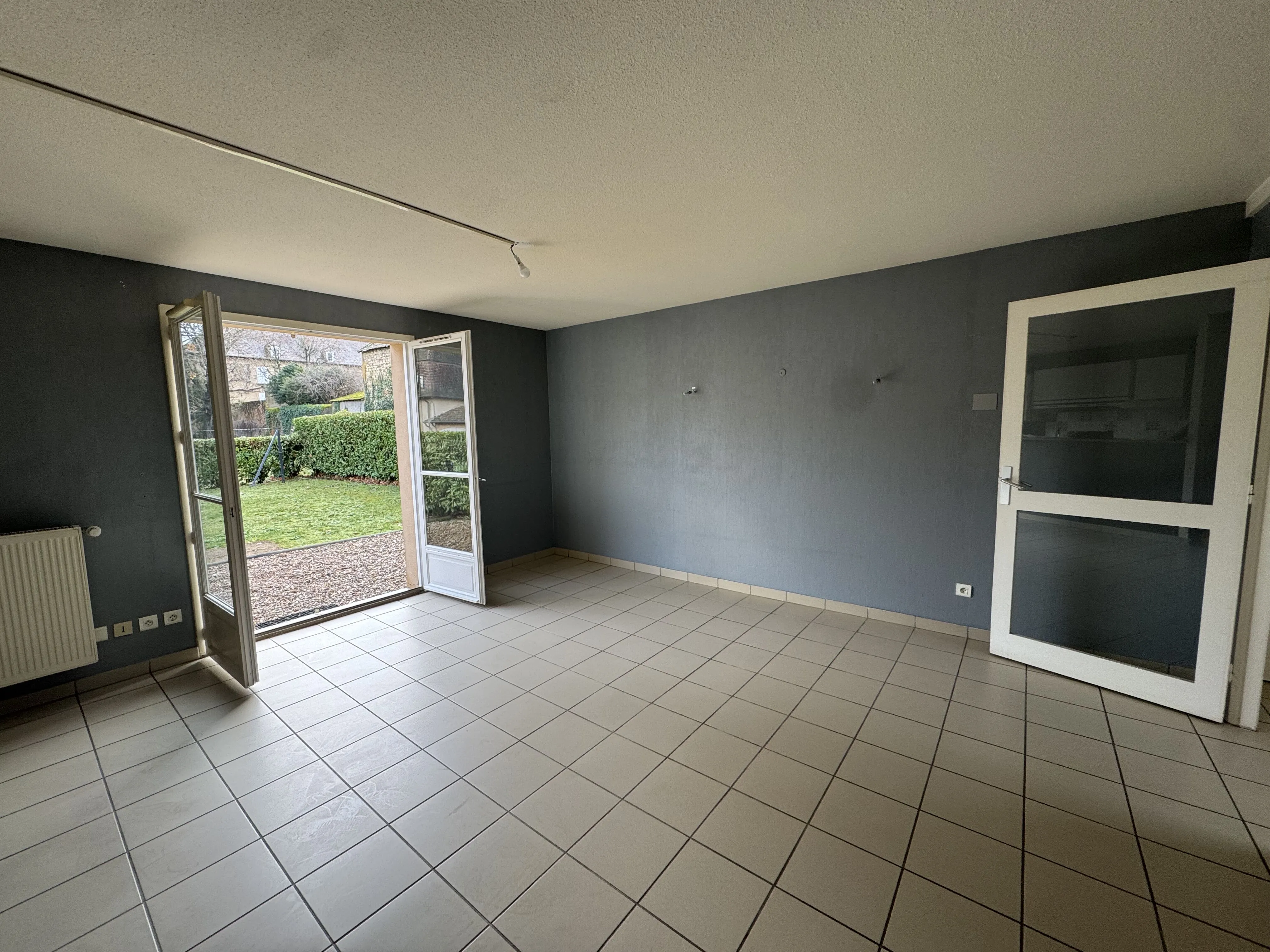 Maison mitoyenne de 90 m² à vendre à Marcigny, en centre-ville 