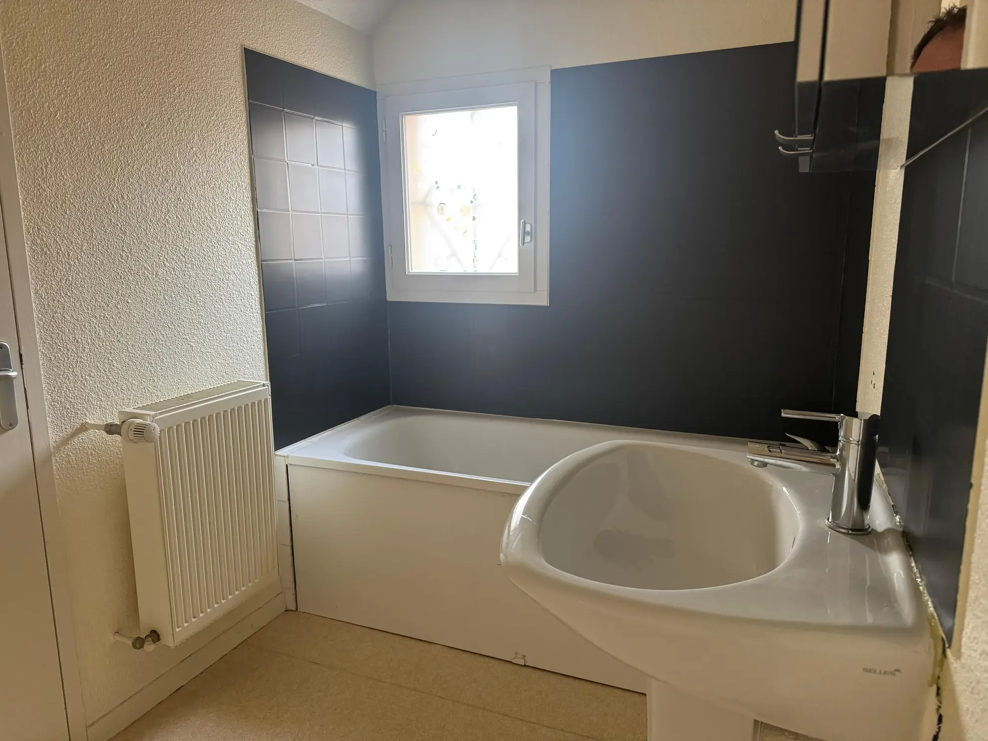 Maison mitoyenne 90 m² à Marcigny, 3 chambres, jardin et garage 