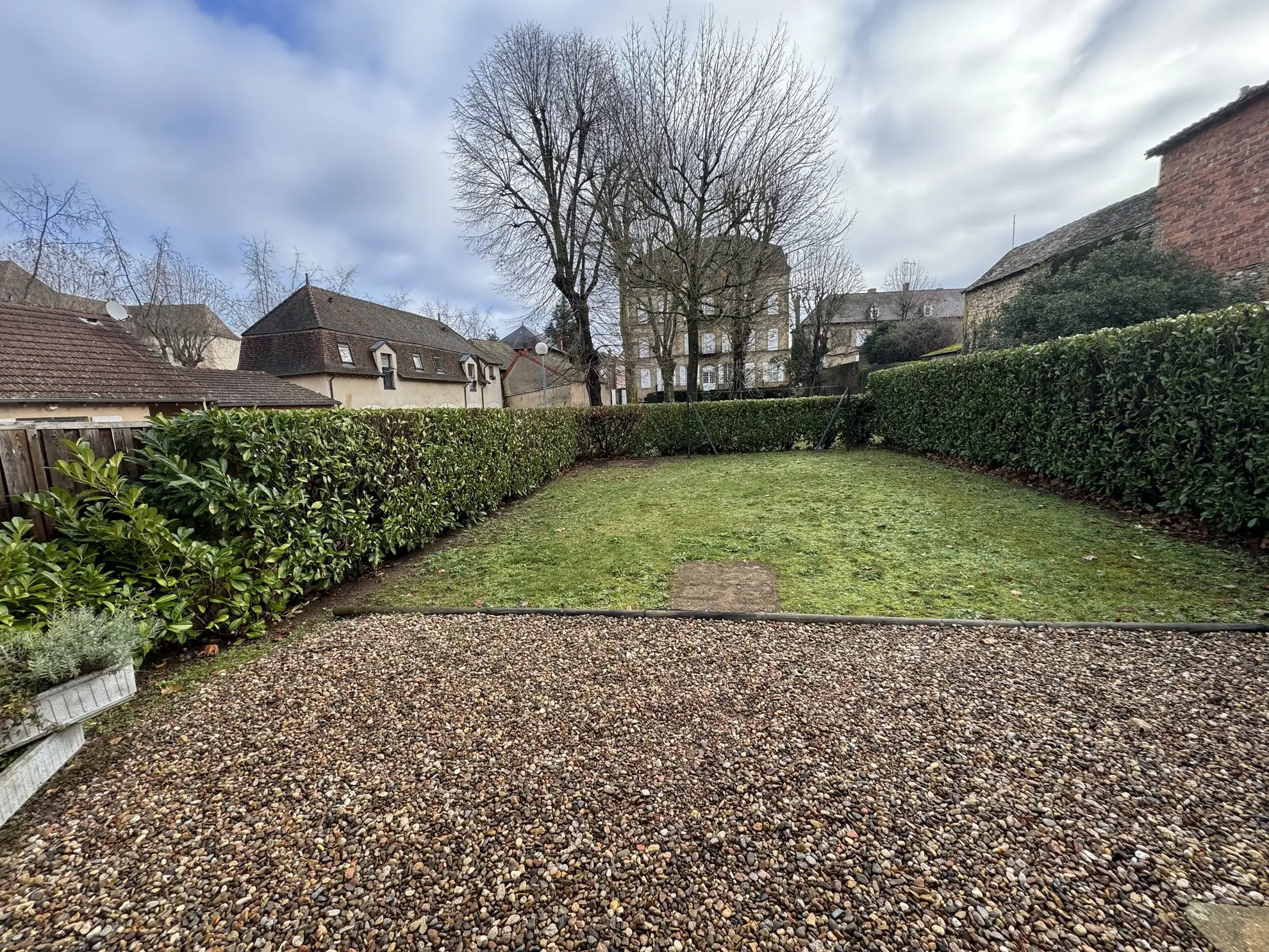 Maison duplex à vendre à Marcigny - 90 m² avec terrain et garage en centre-ville 