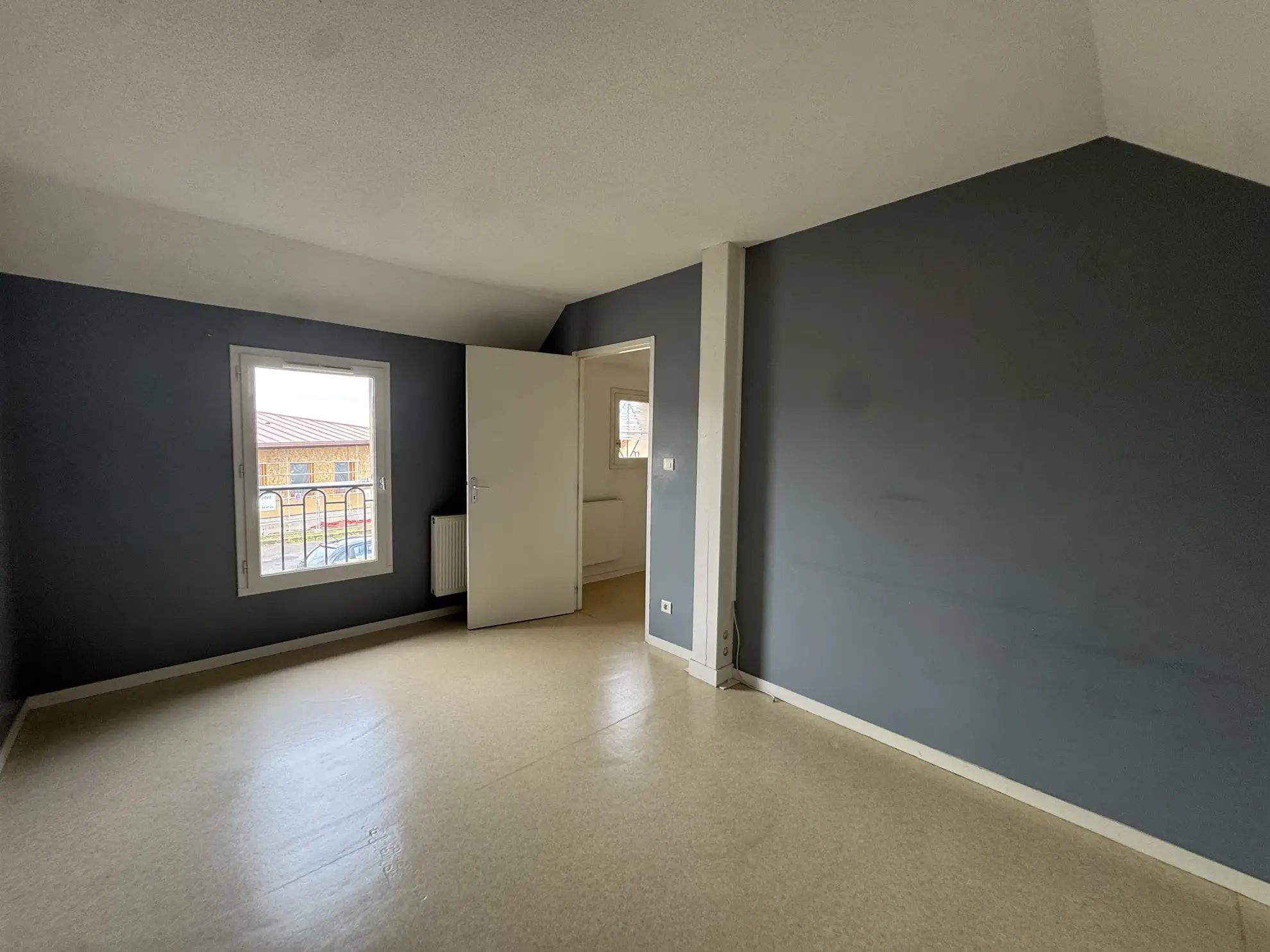 Maison duplex à vendre à Marcigny - 90 m² avec terrain et garage en centre-ville 