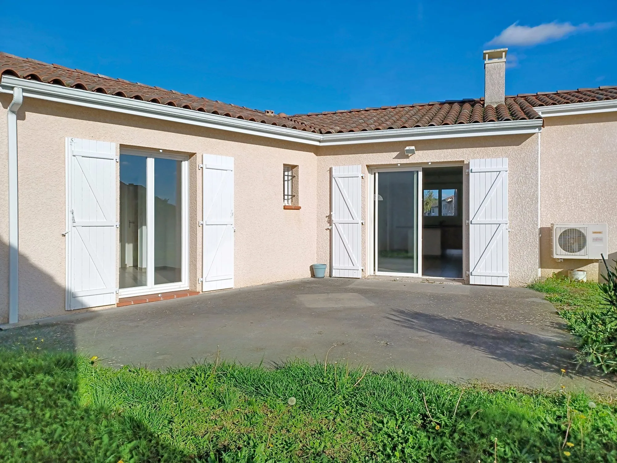 Maison de Plain-Pied 87 m² avec Terrasse et Jardin à Terssac 