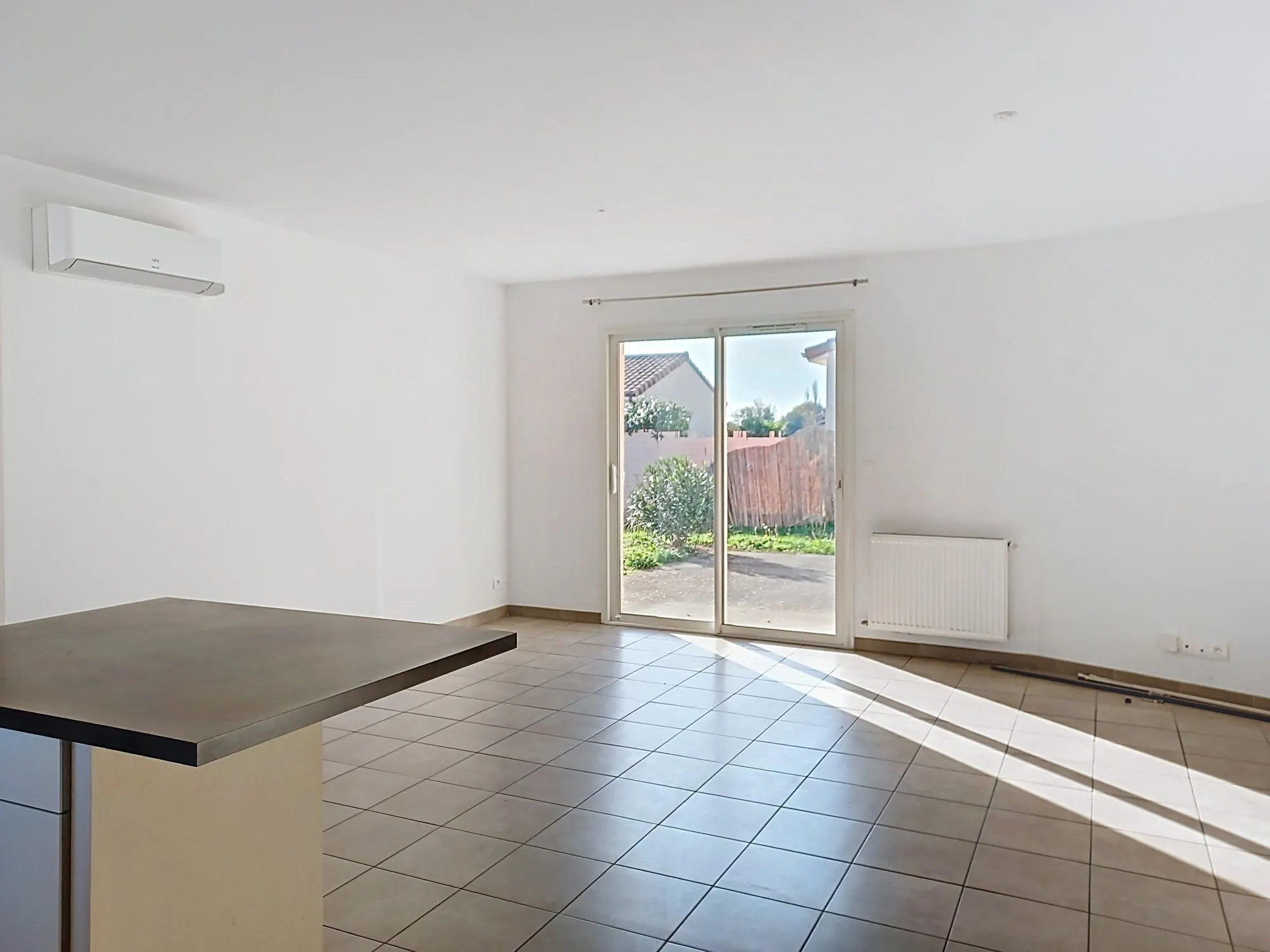Maison de Plain-Pied 87 m² avec Terrasse et Jardin à Terssac 