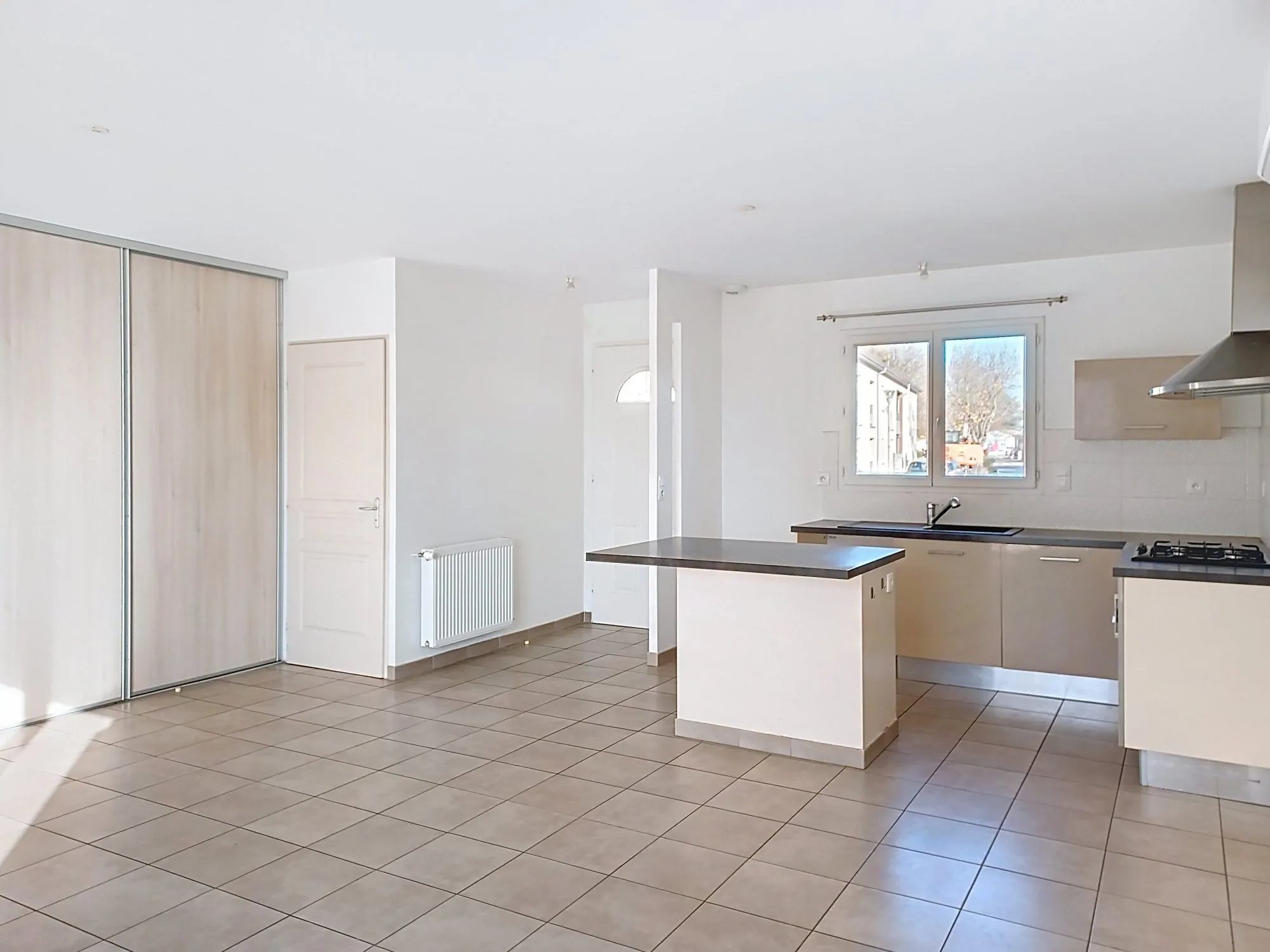 Maison de Plain-Pied 87 m² avec Terrasse et Jardin à Terssac 