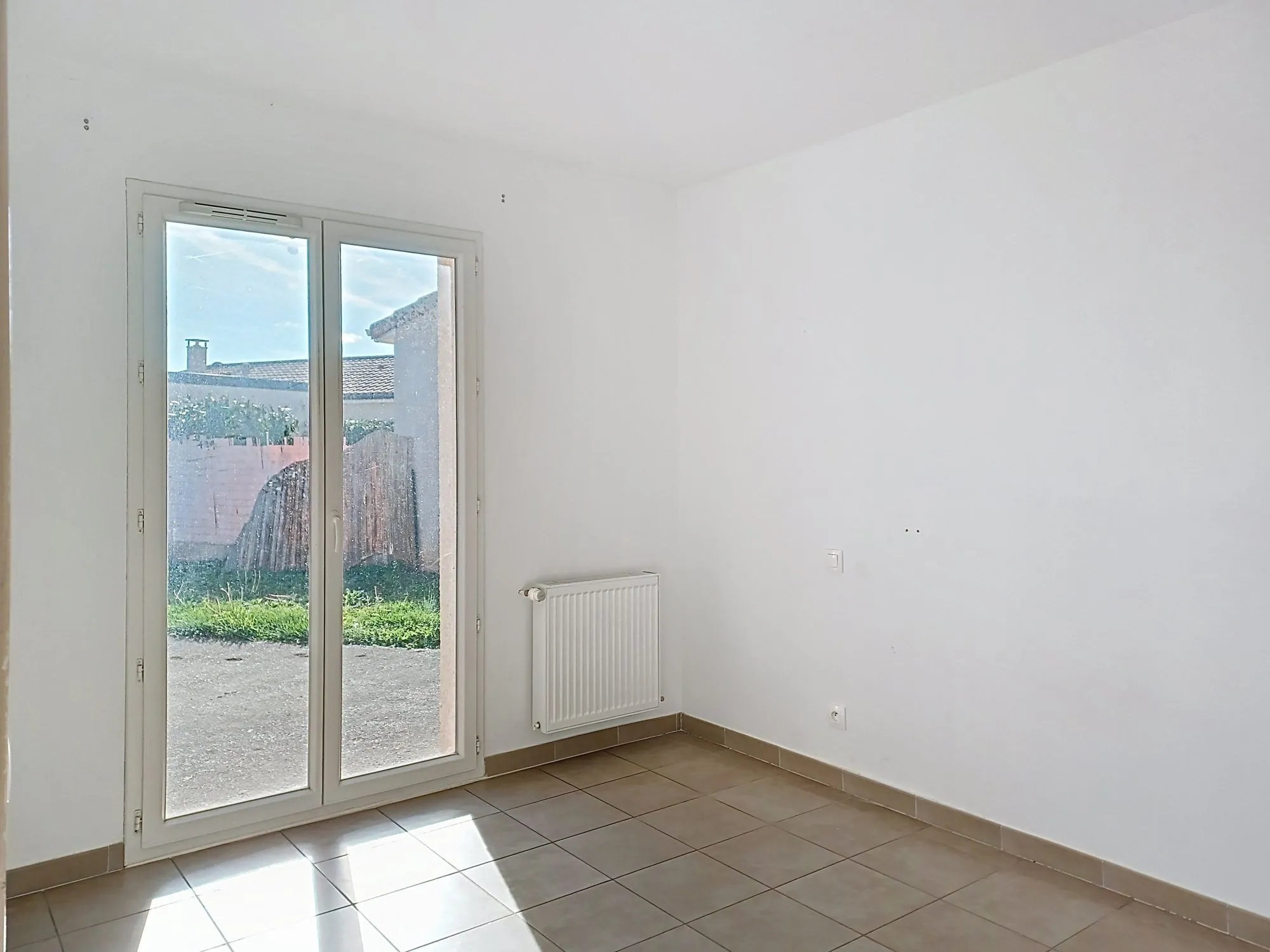 Maison de Plain-Pied 87 m² avec Terrasse et Jardin à Terssac 