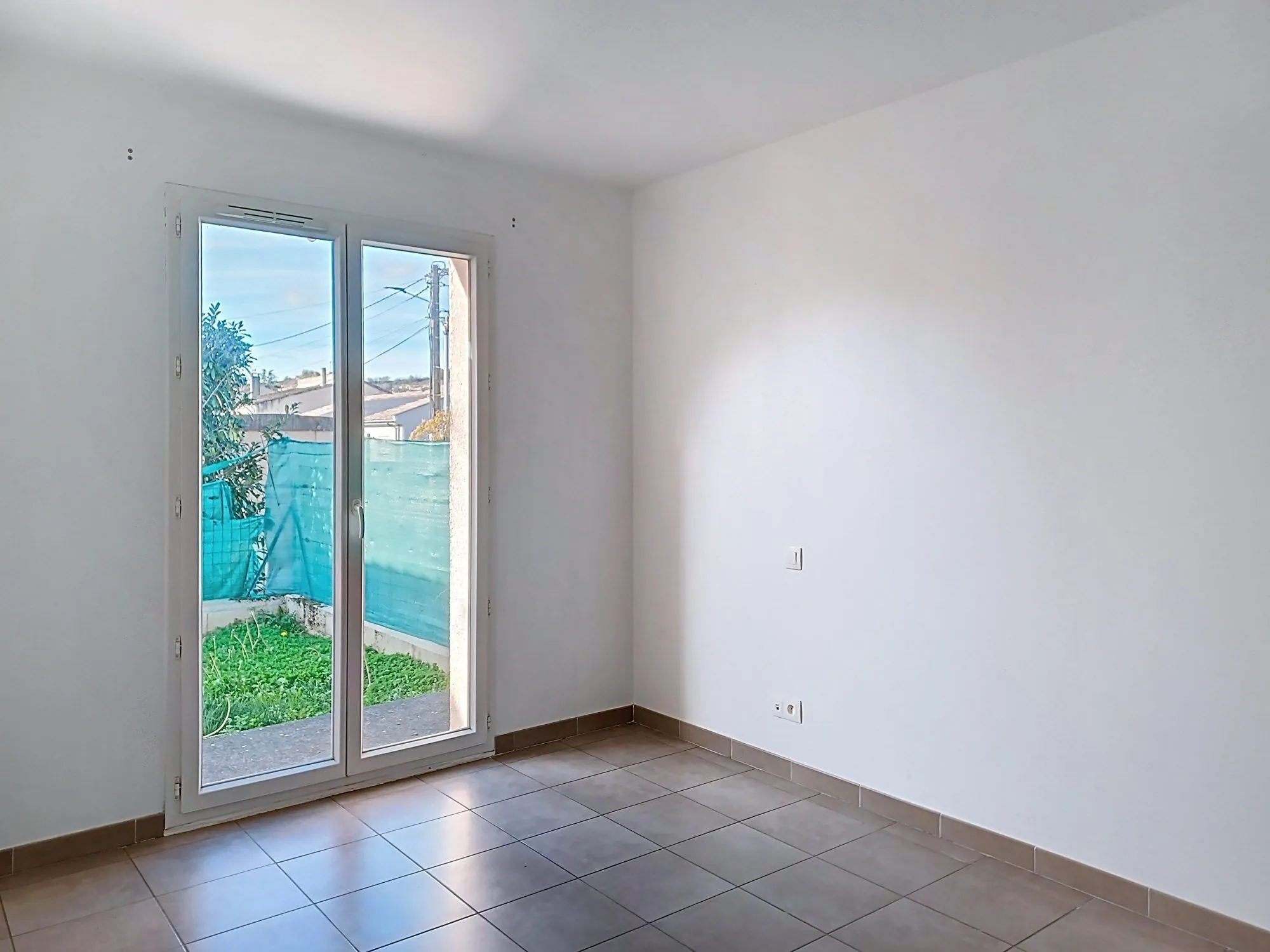 Maison de Plain-Pied 87 m² avec Terrasse et Jardin à Terssac 